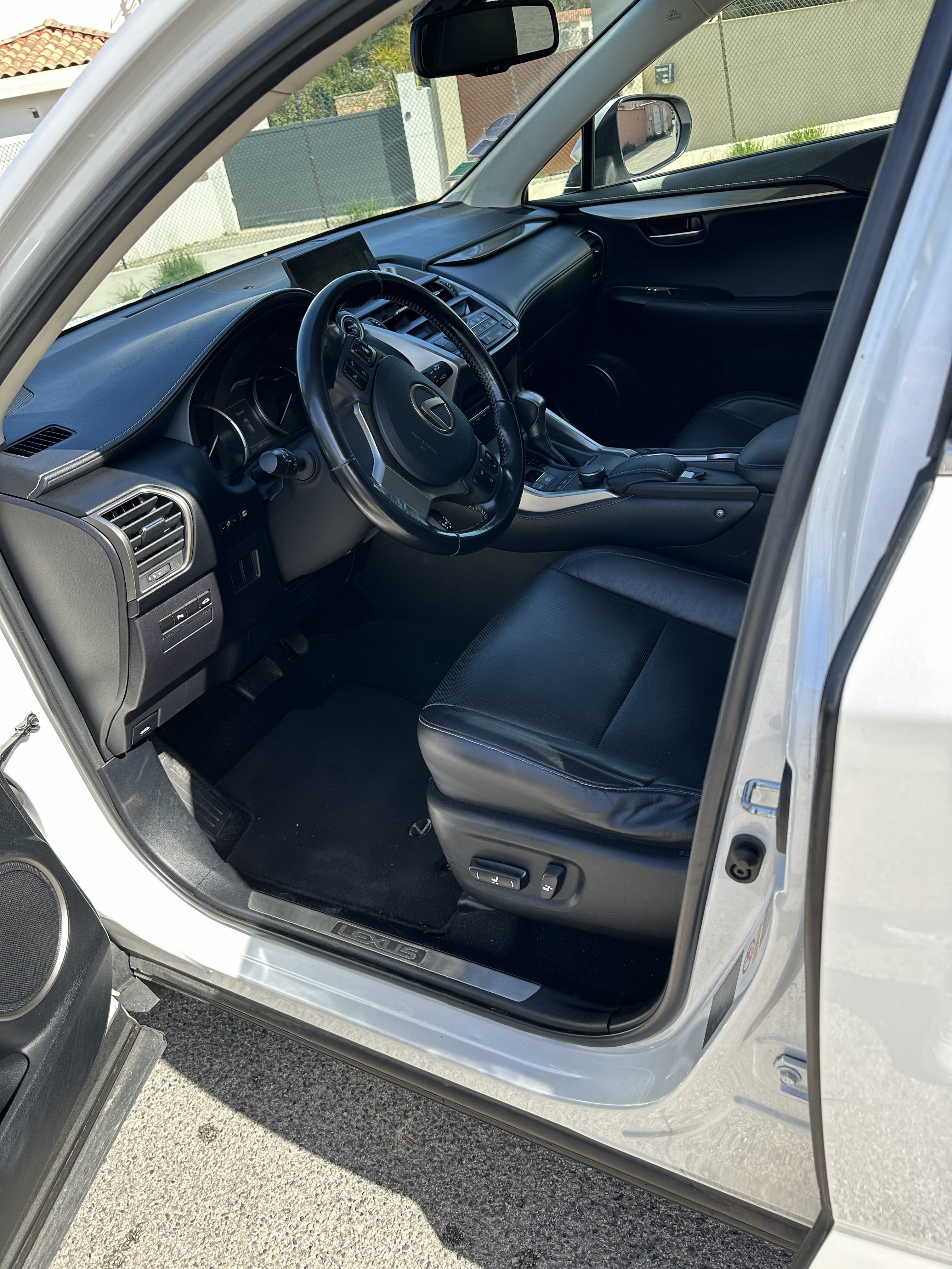 Lexus NX 300h avec Quatre roues motrices