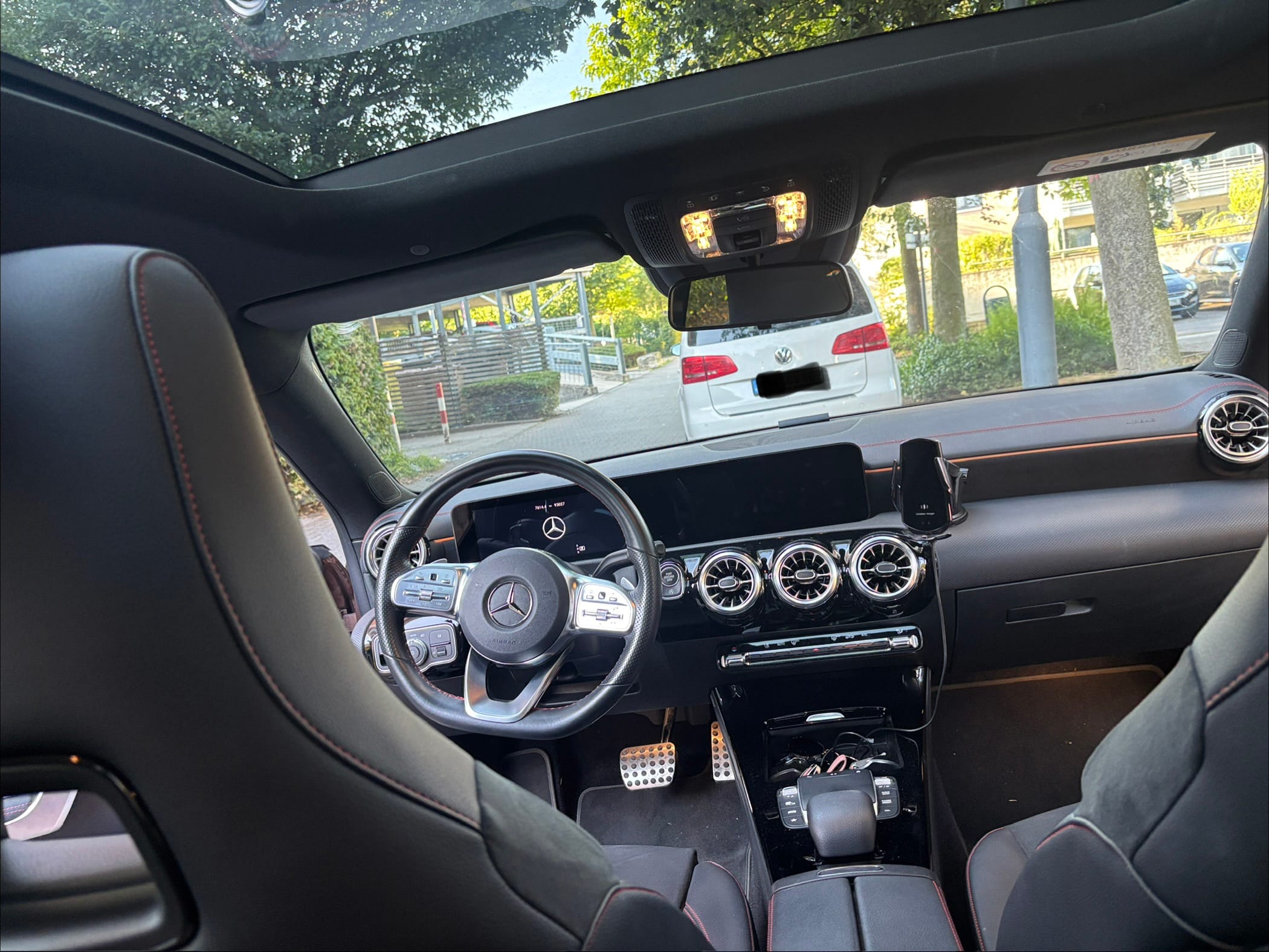 Mercedes-Benz CLA 180 mit Navigationsgerät