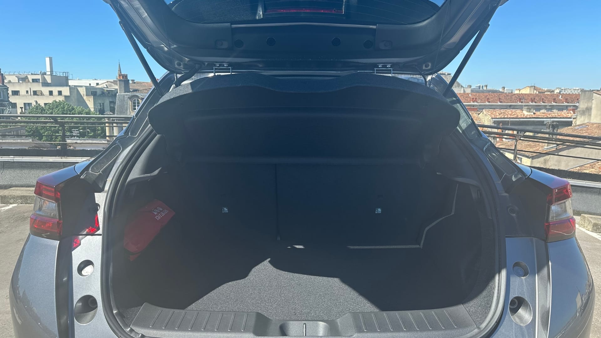 Nissan Juke N-Connecta GRIS | AUTO | Hybride 4.9L | GARE ST-JEAN (750m) avec Chaines