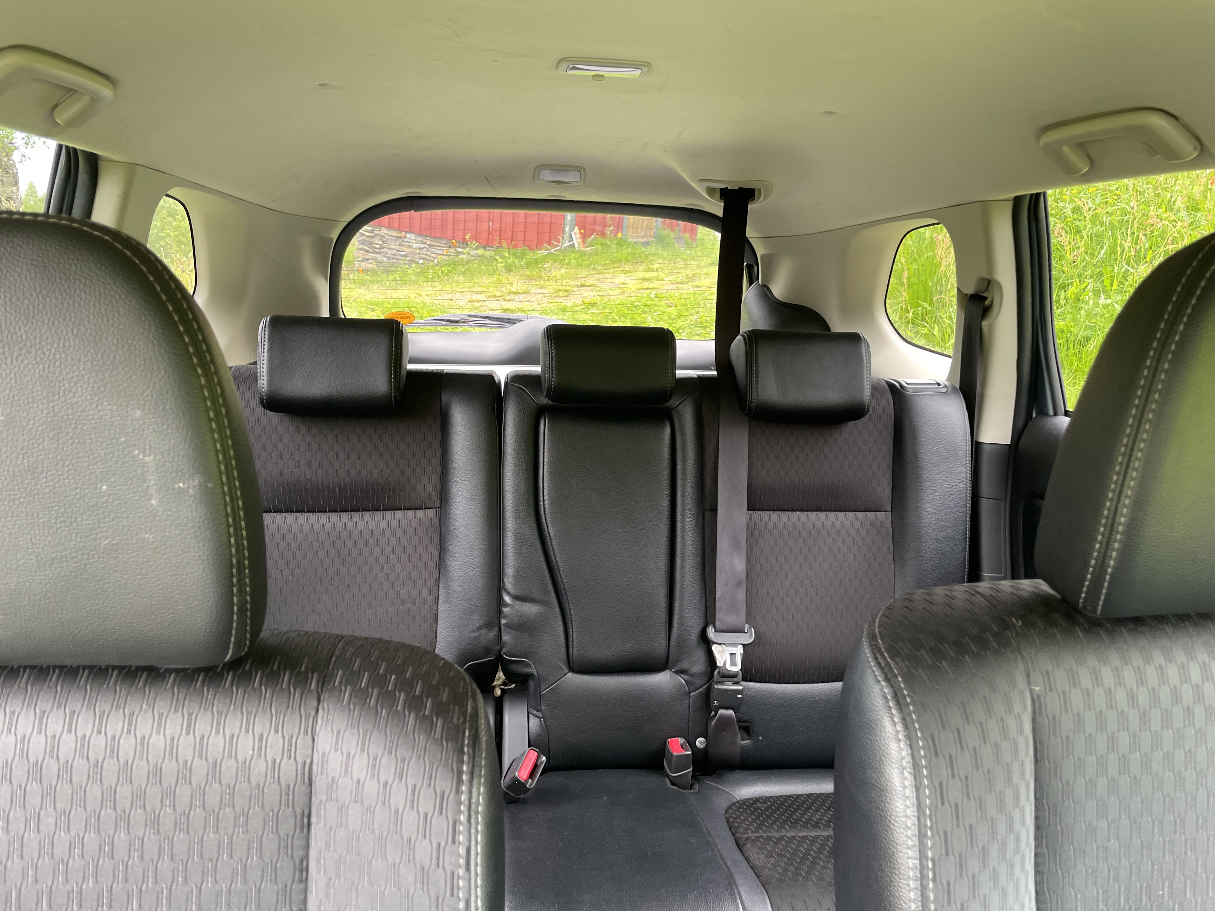 Mitsubishi Outlander PHEV SE med Bluetooth audio