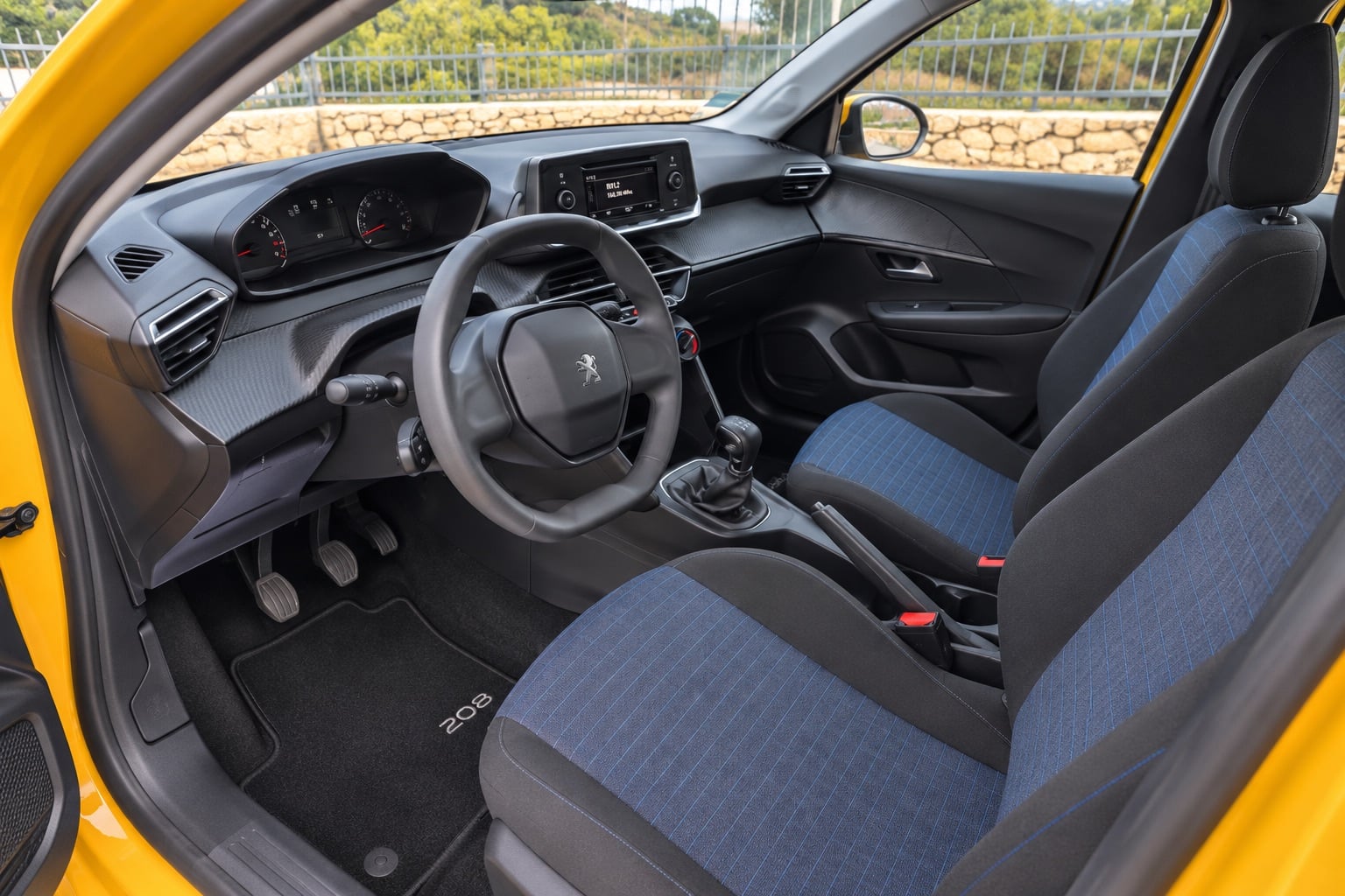 Peugeot 208 avec Siège bébé