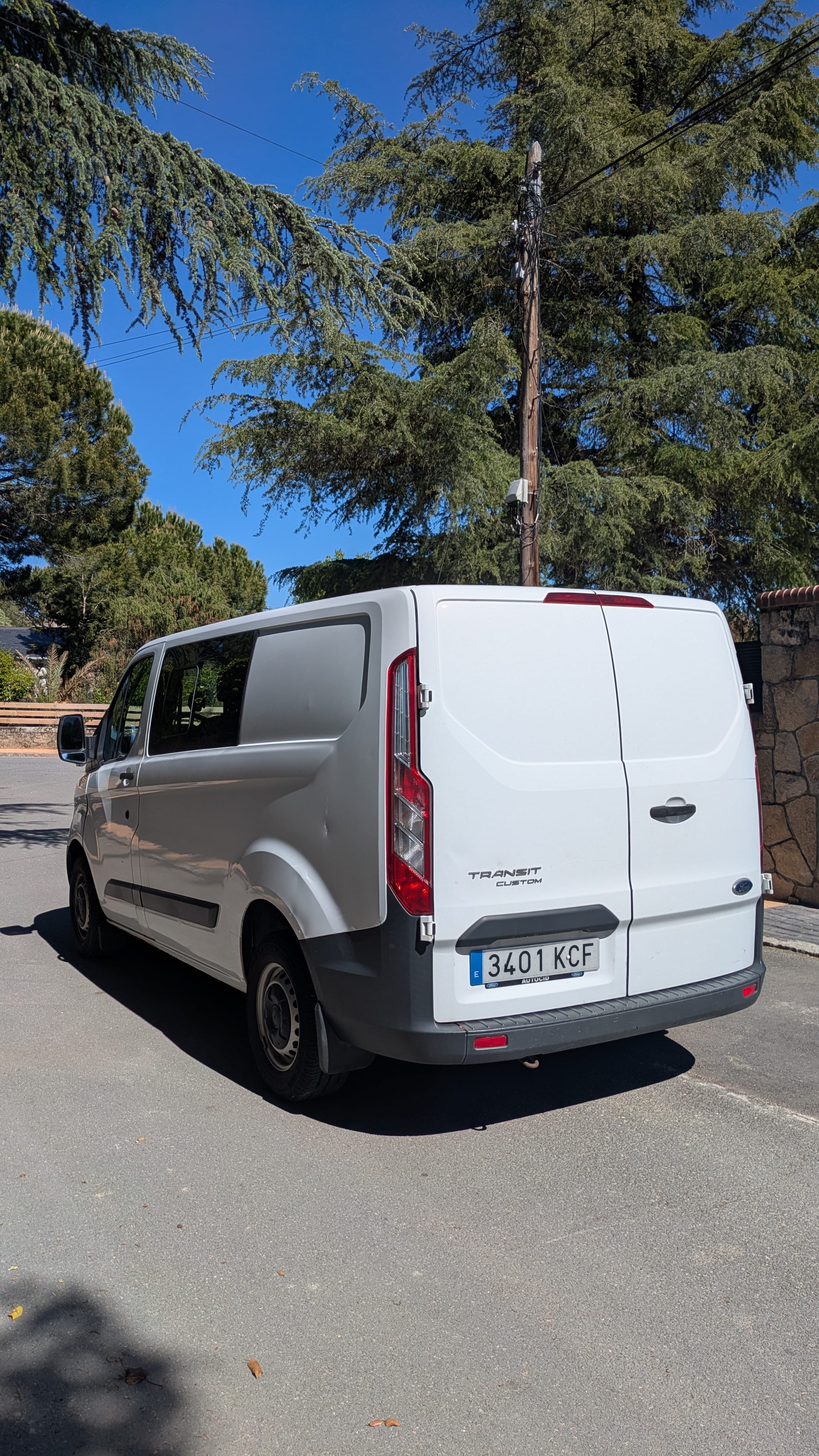 Ford Transit Furgoneta Doble Cabina con Puertos de carga USB