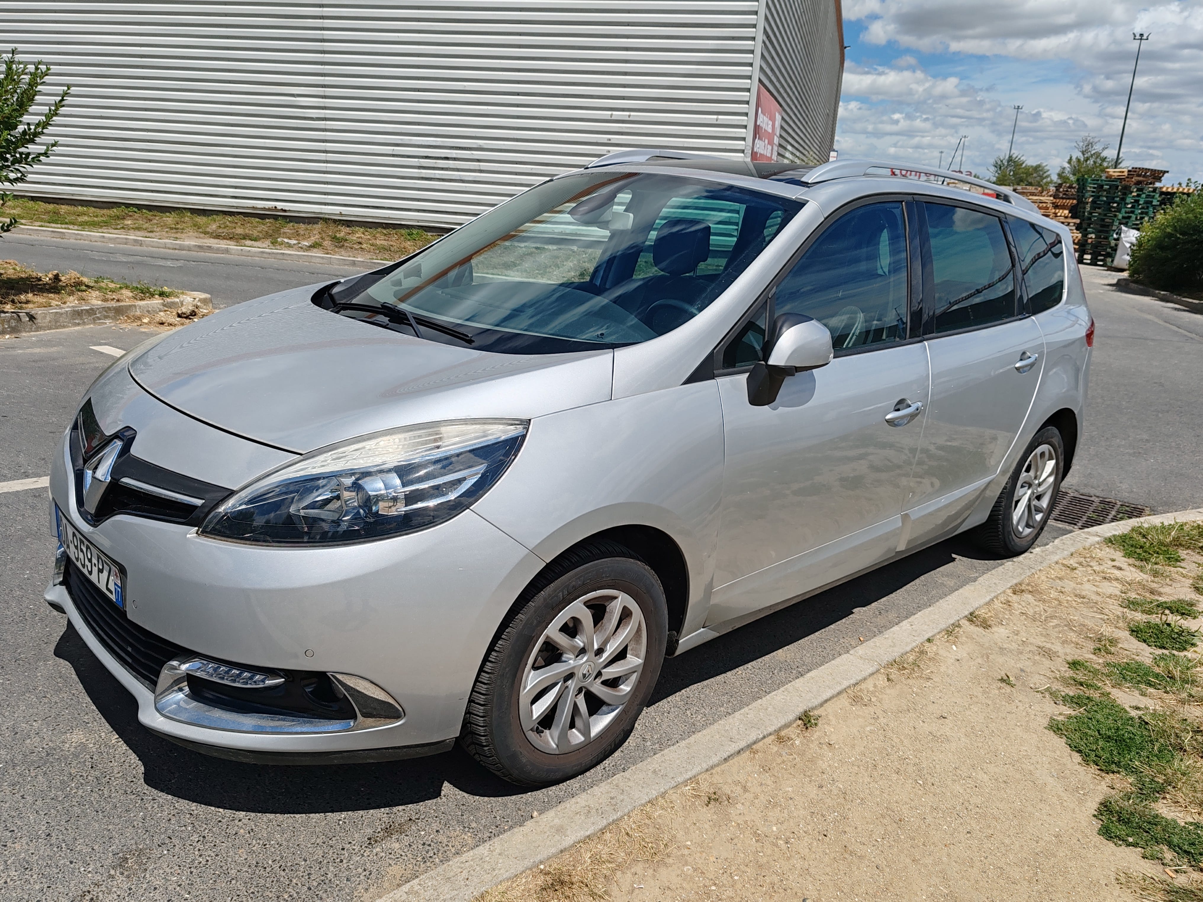 Renault Grand Scenic 7pl Diesel faible conso toit ouvrant panoramique