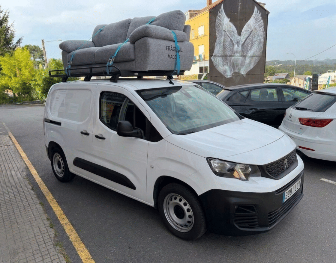 Peugeot Partner Furgoneta mit Winterreifen