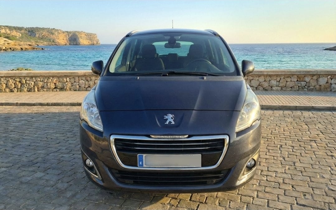Peugeot 5008 mit Autoradio