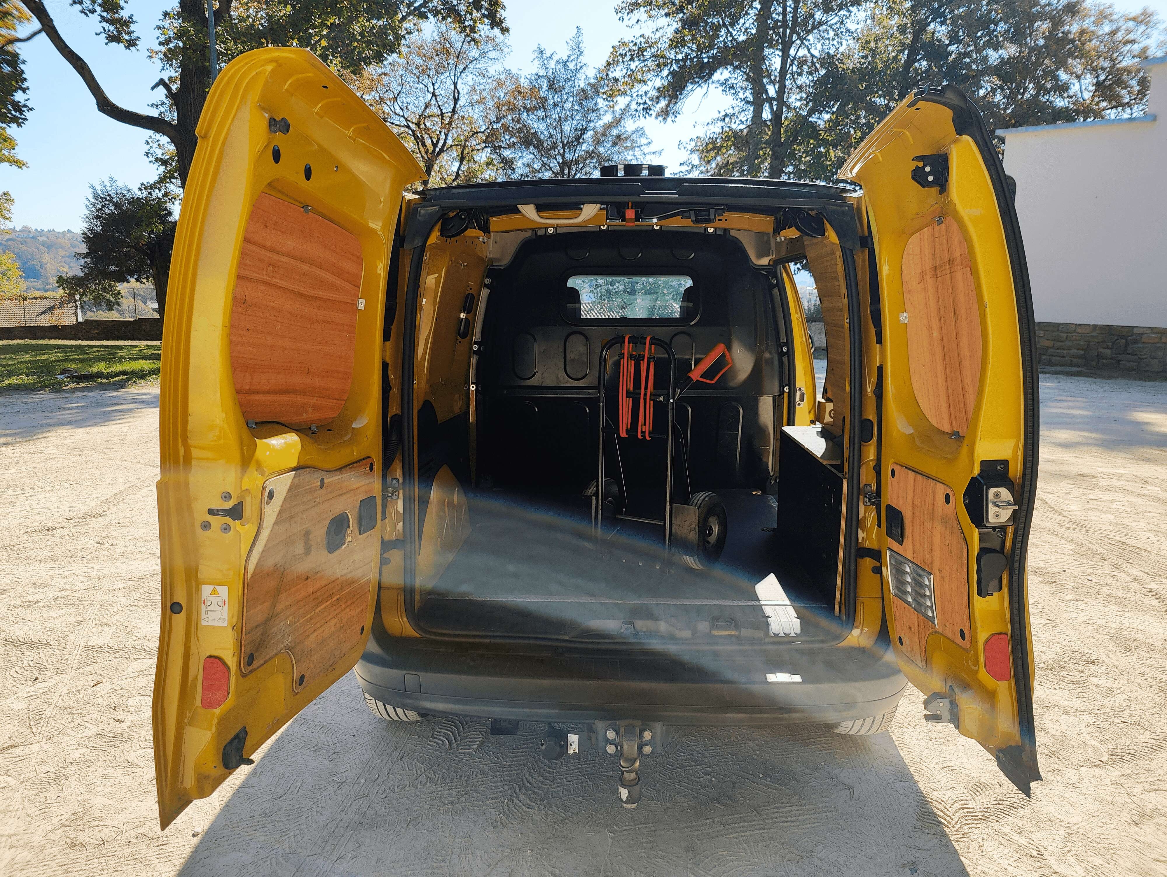 Renault Kangoo Fourgon avec diable, girafon et attelage (1.5 DCI 75ch)