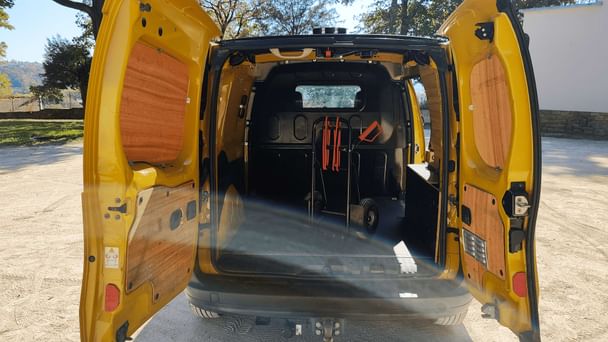 Renault Kangoo Fourgon avec diable, girafon et attelage (1.5 DCI 75ch)