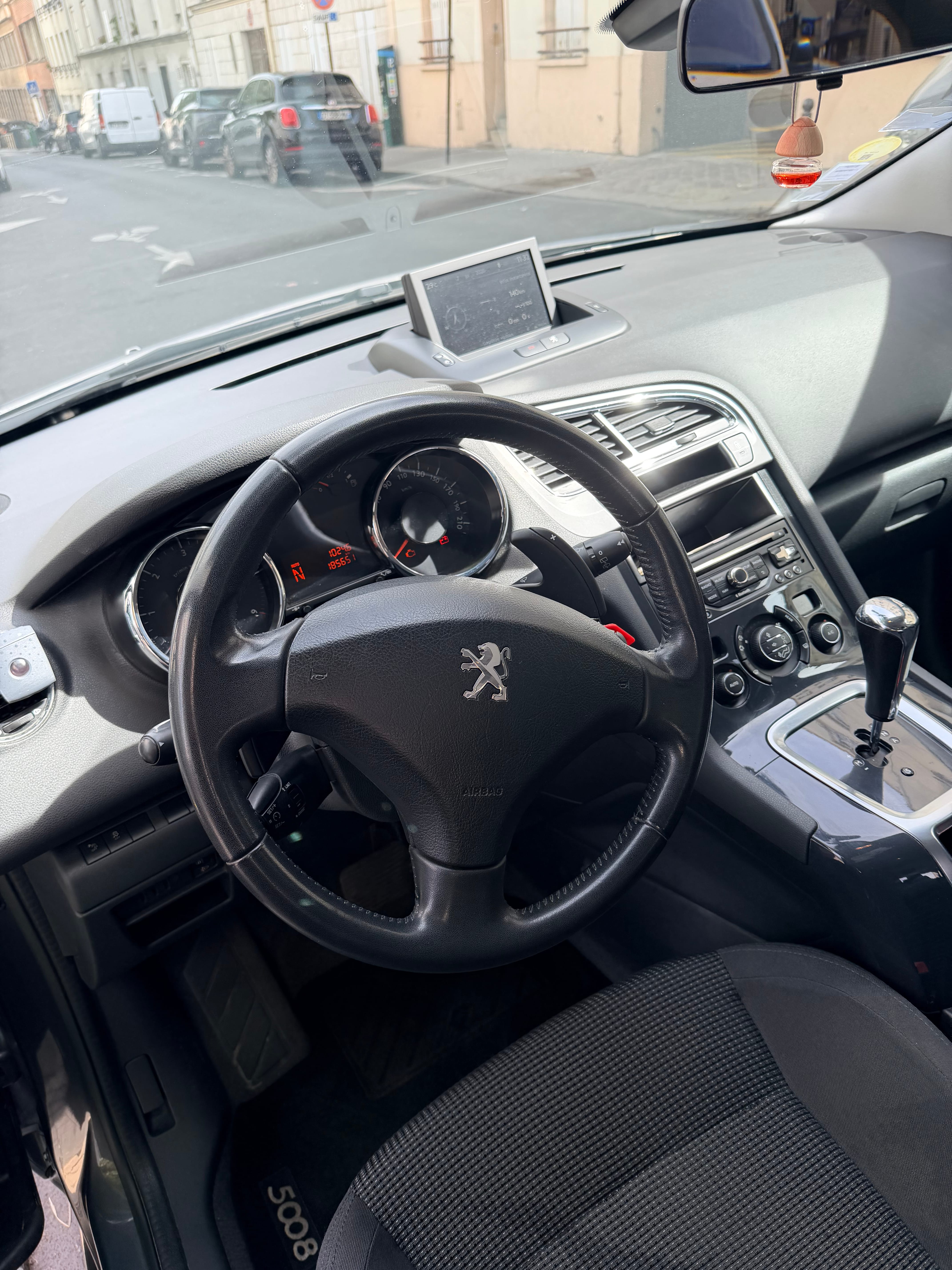 Peugeot 5008 avec Siège bébé