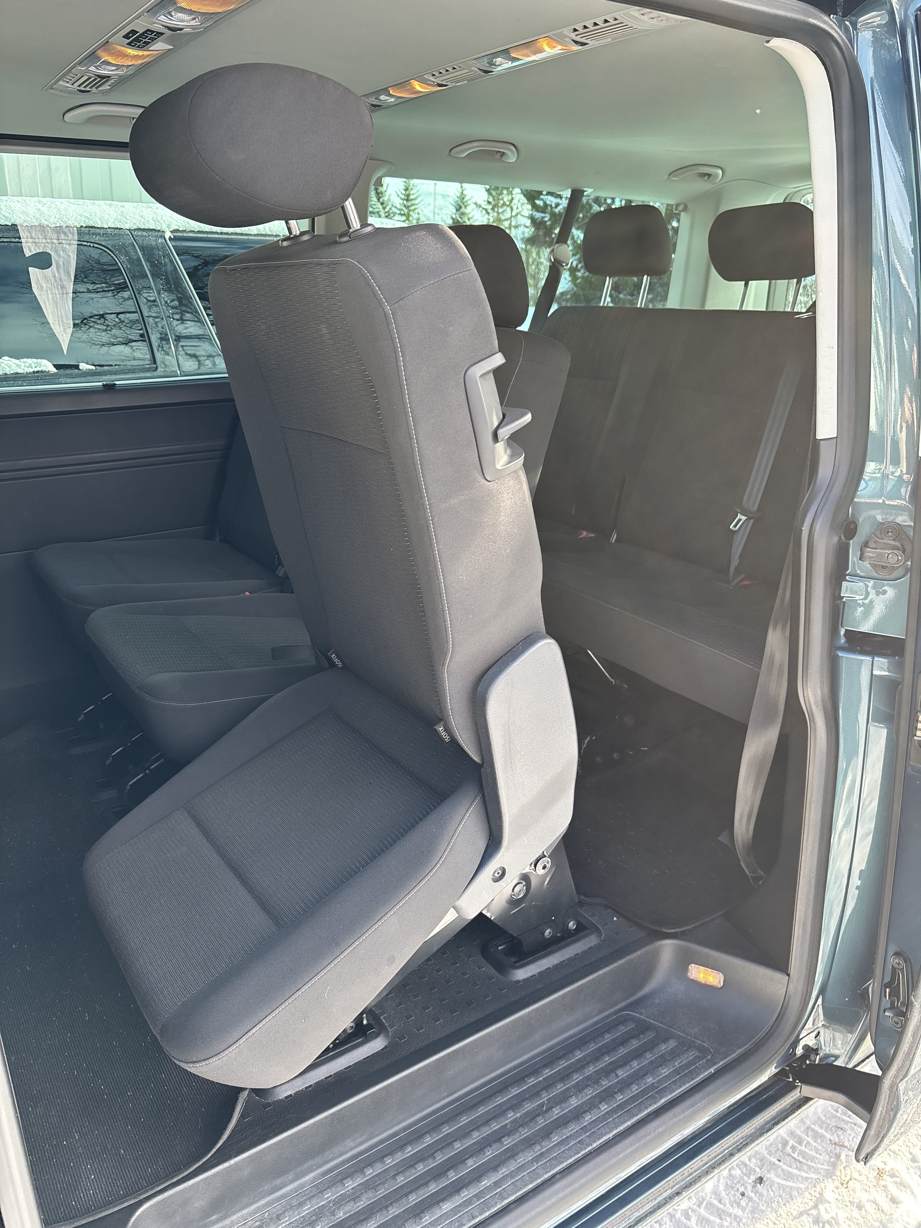 Volkswagen Caravelle with Cruise control