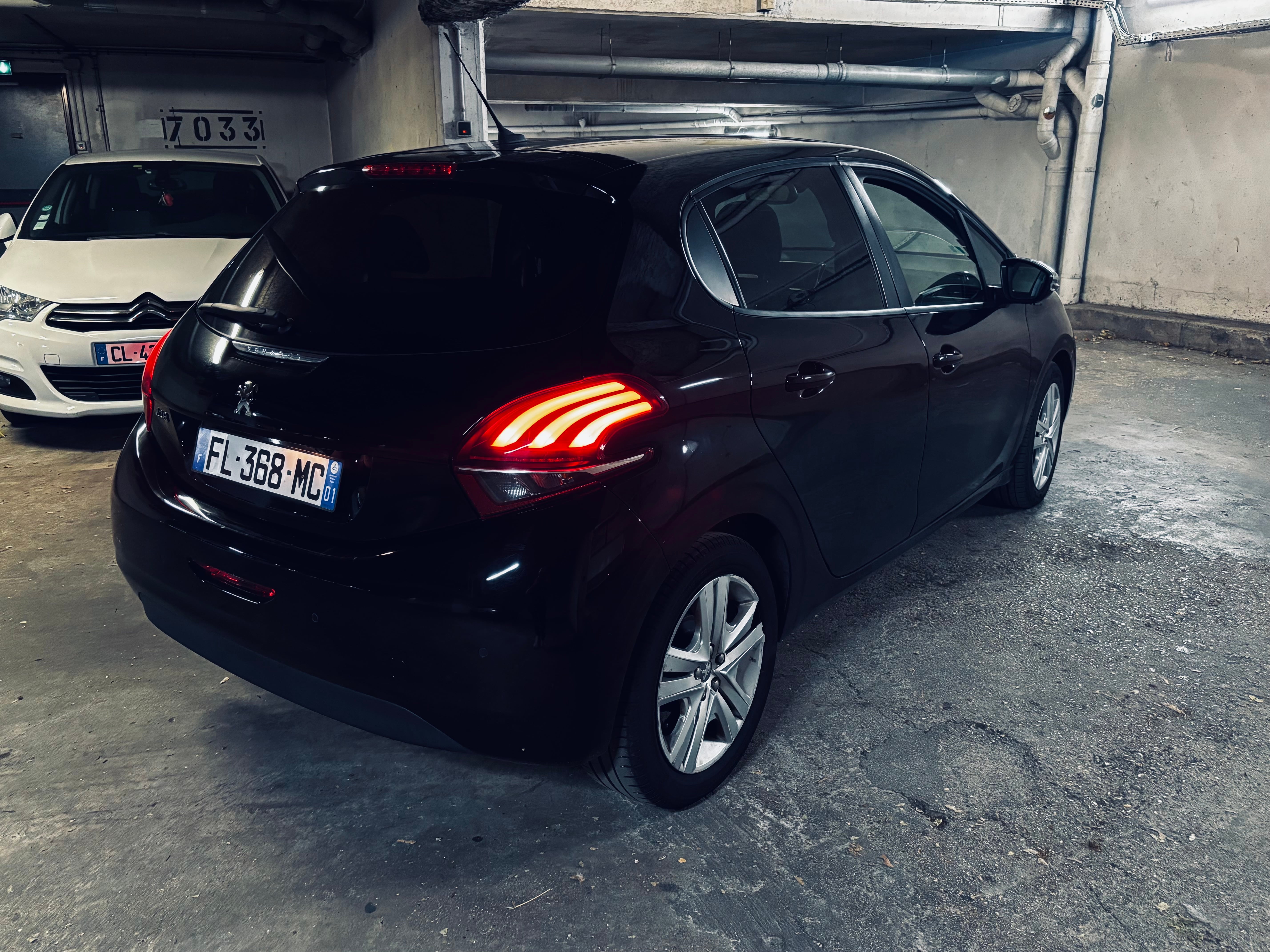 Peugeot 208 avec GPS