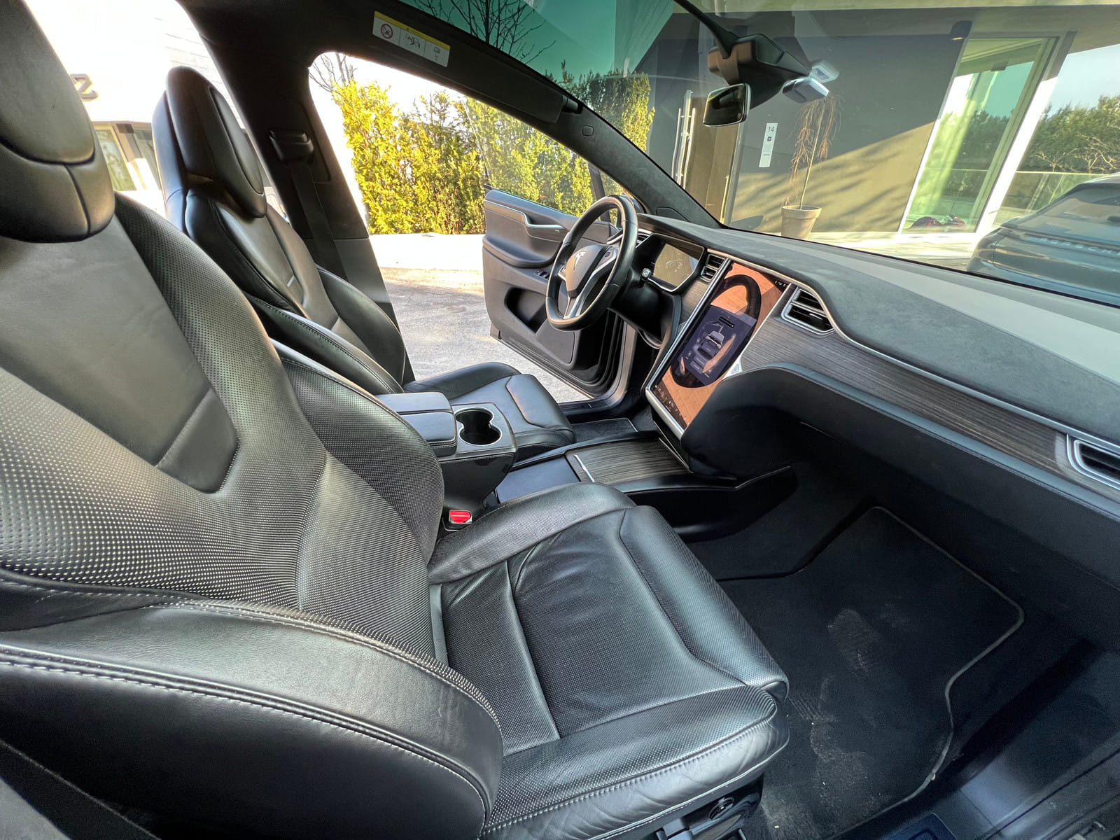 Tesla Model X  Gratis lading med Cruisekontroll