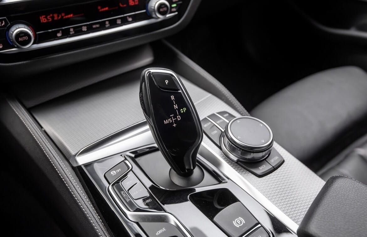 BMW 5-Serie 530e iPerformance 252HK med Vinterdekk