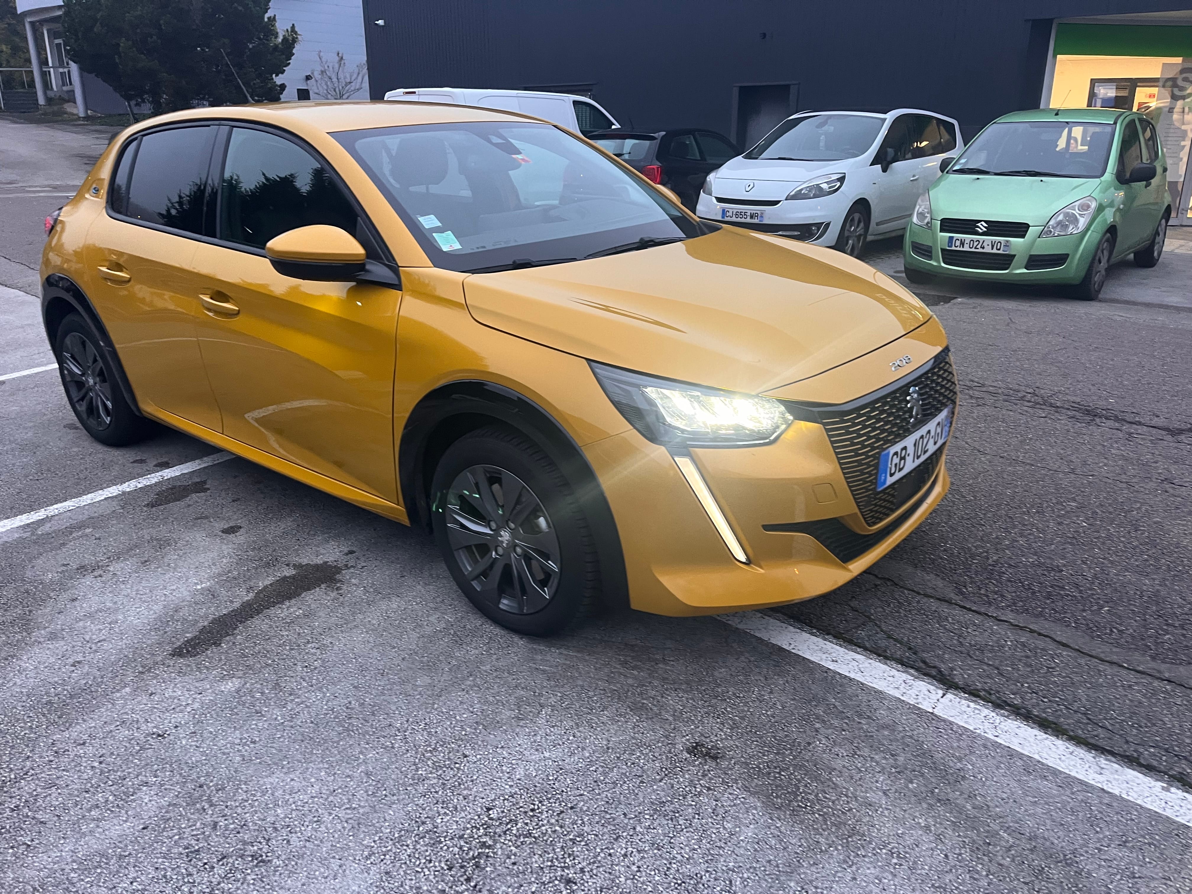 Peugeot 208 avec Dashcam