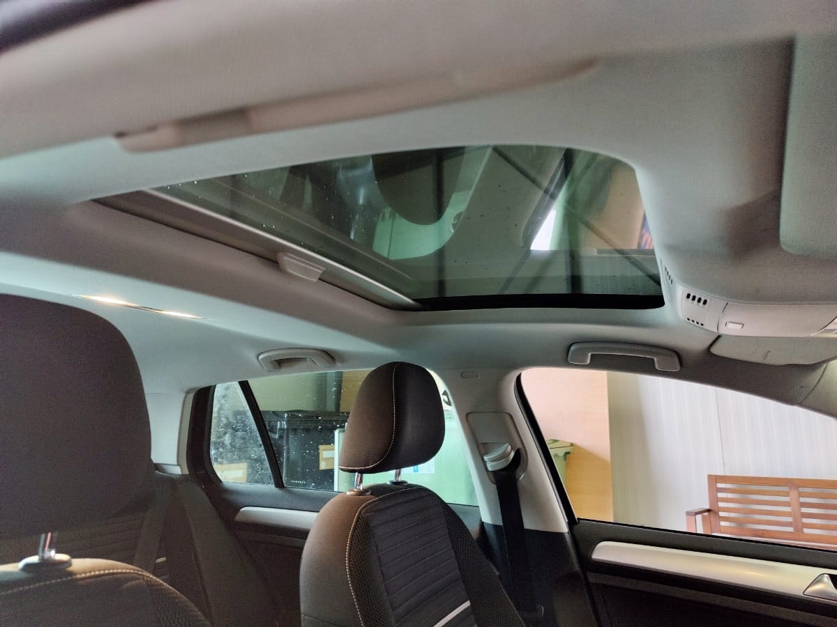 Volkswagen Golf  Louez la Golf Diesel DSG CUP – Sportivité, Confort et Économie en Boîte Automatique !