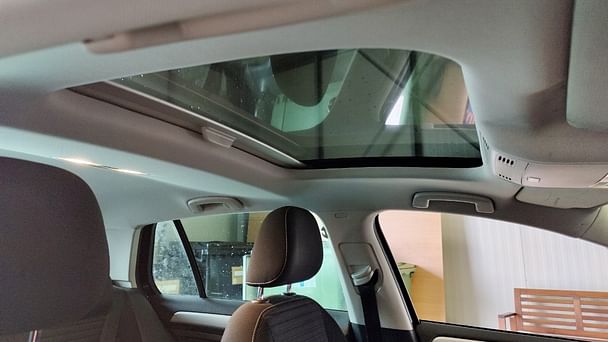 Volkswagen Golf Louez la Golf Diesel DSG CUP – Sportivité, Confort et Économie en Boîte Automatique !