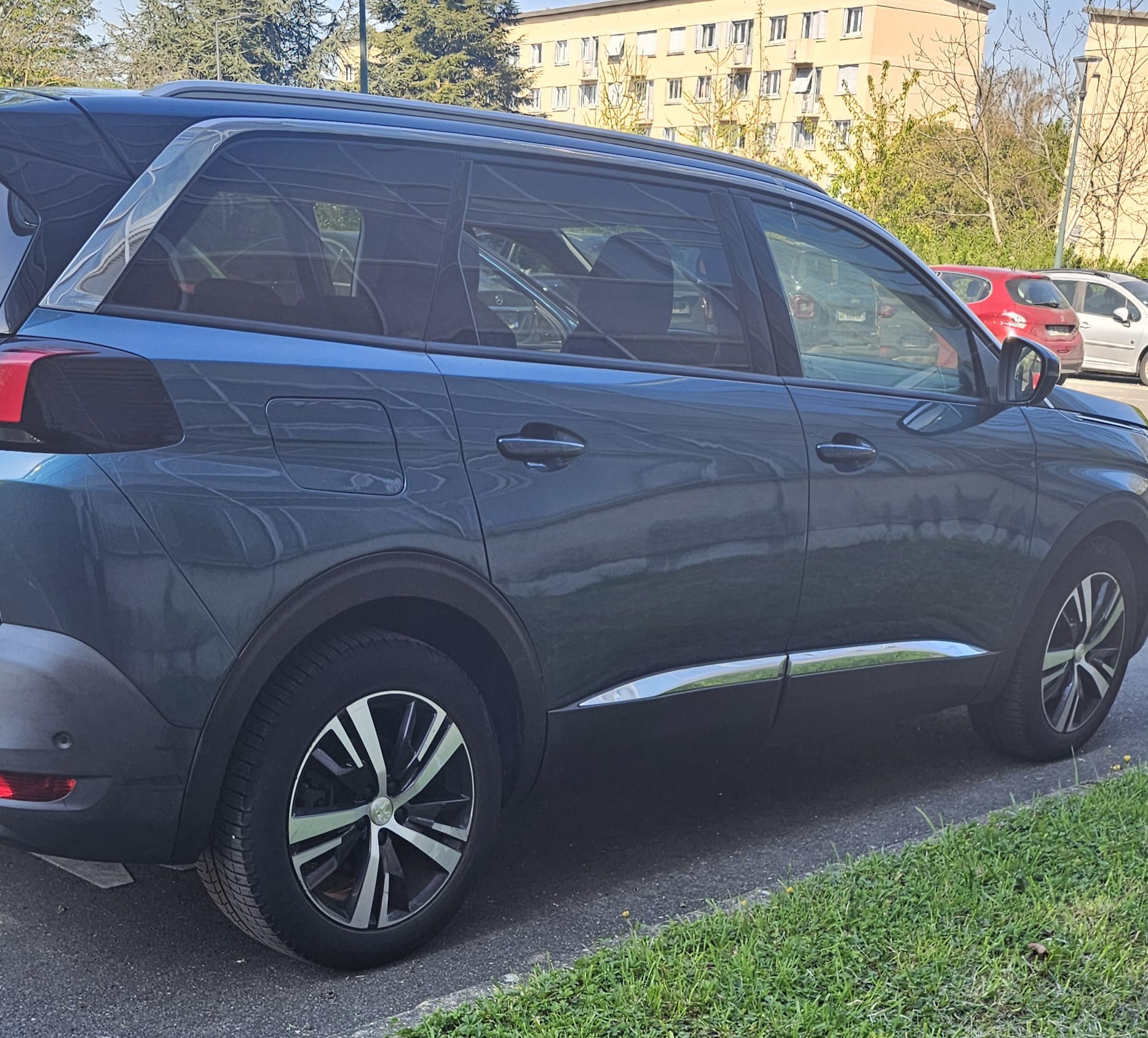 Peugeot 5008 avec Apple CarPlay