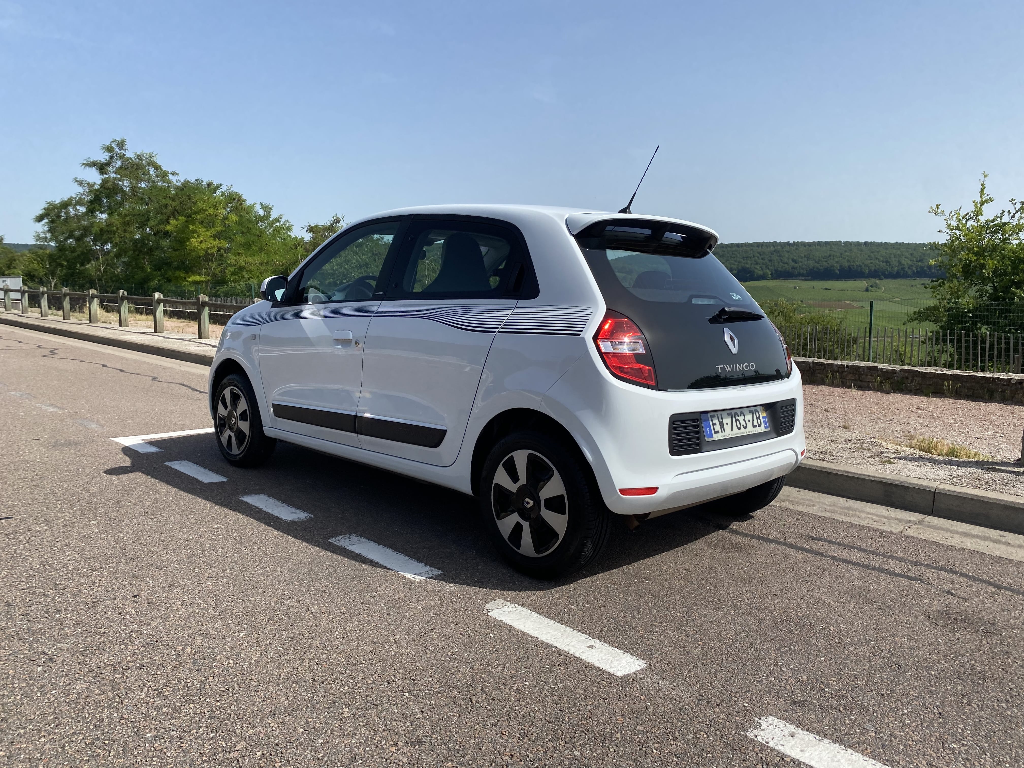 Renault Twingo Hôpital la crois saint-Simon/Métro9Maraichers/ rue des Pyrénées /USB/Clim/Régulateur avec Chaines