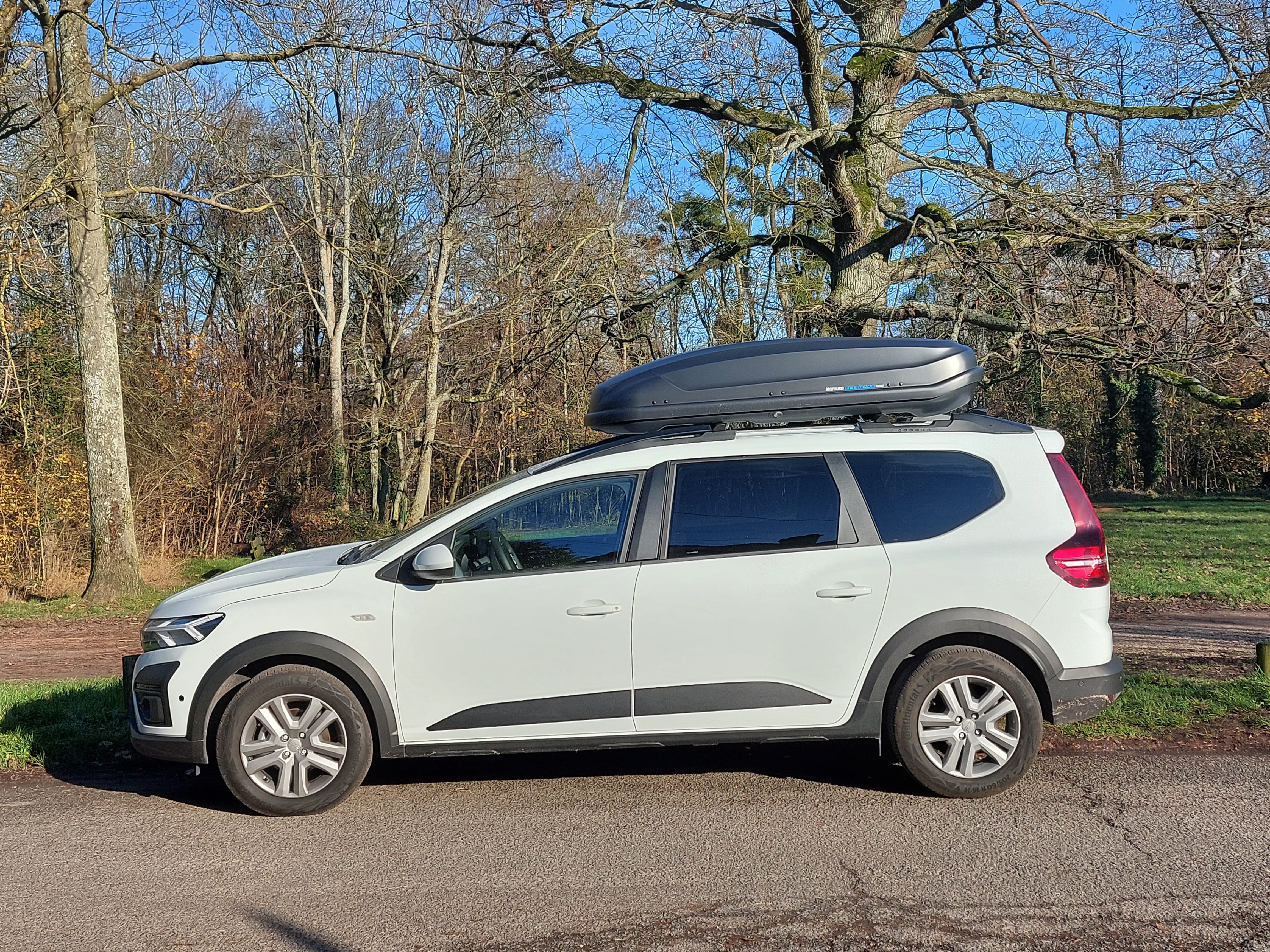 Dacia Jogger Hybride 7 places avec Coffre de toit