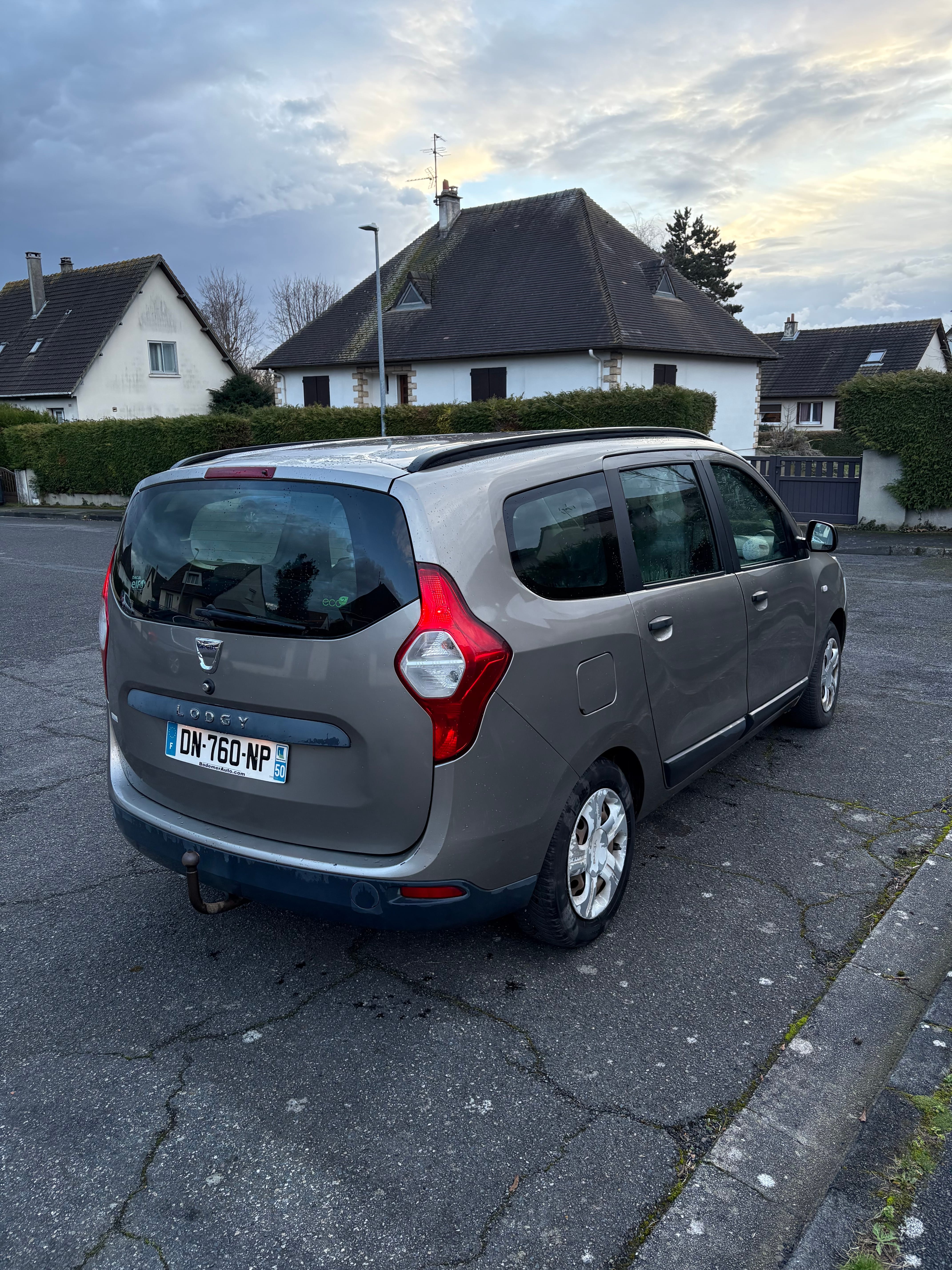 Dacia Lodgy avec Siège bébé