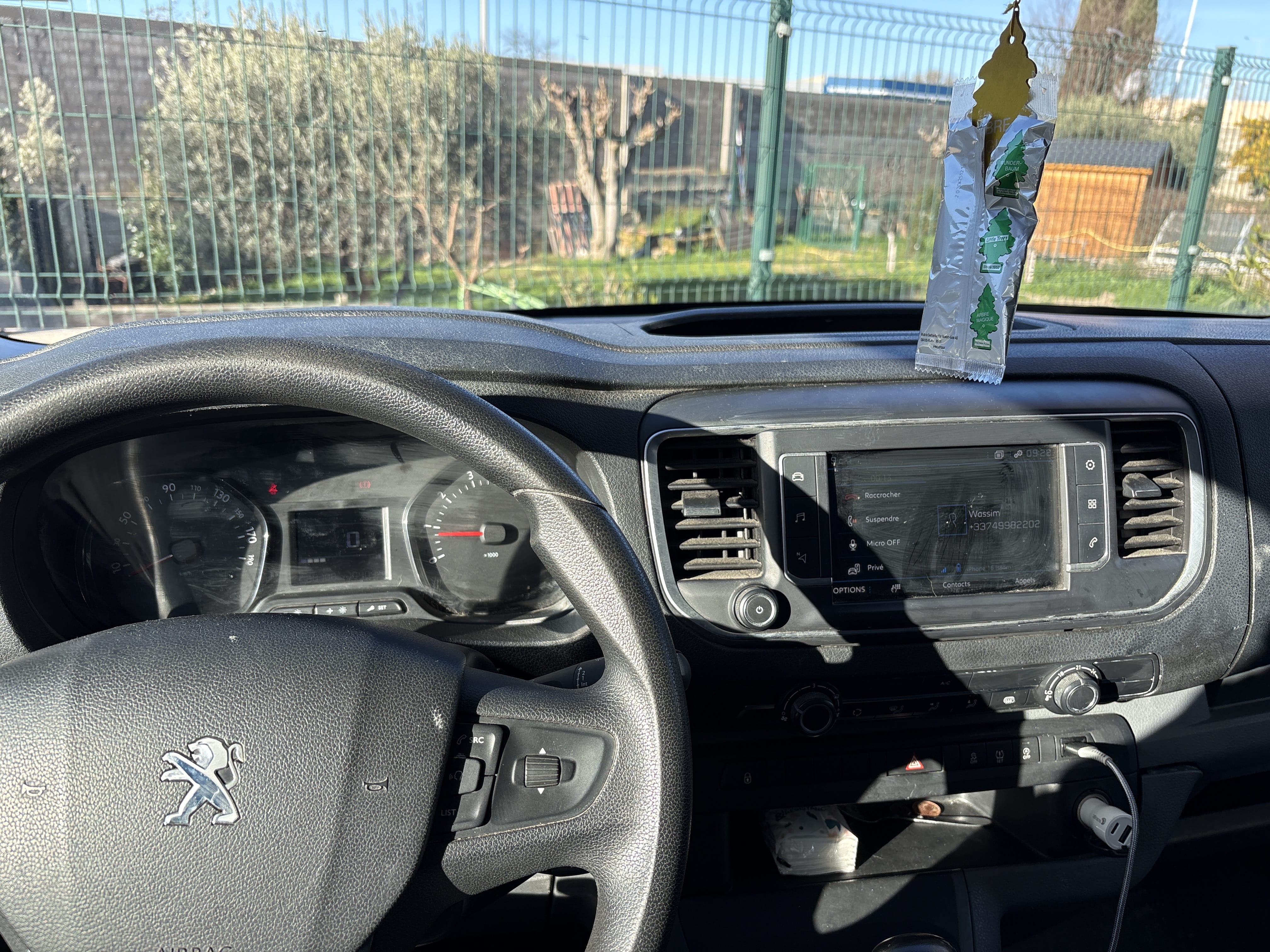 Peugeot E-Traveller avec Apple CarPlay