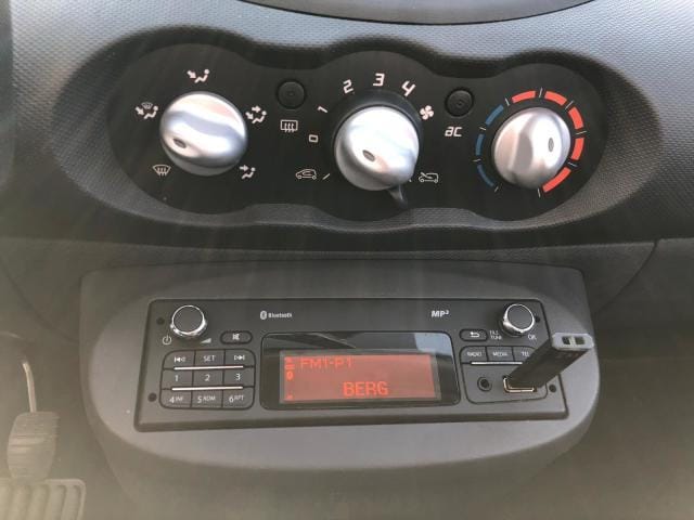 Renault Twingo II Liberty 1.2 mit elektr. Faltdach, Klima, Navi, Tempomat,... mit Bluetooth-Audio