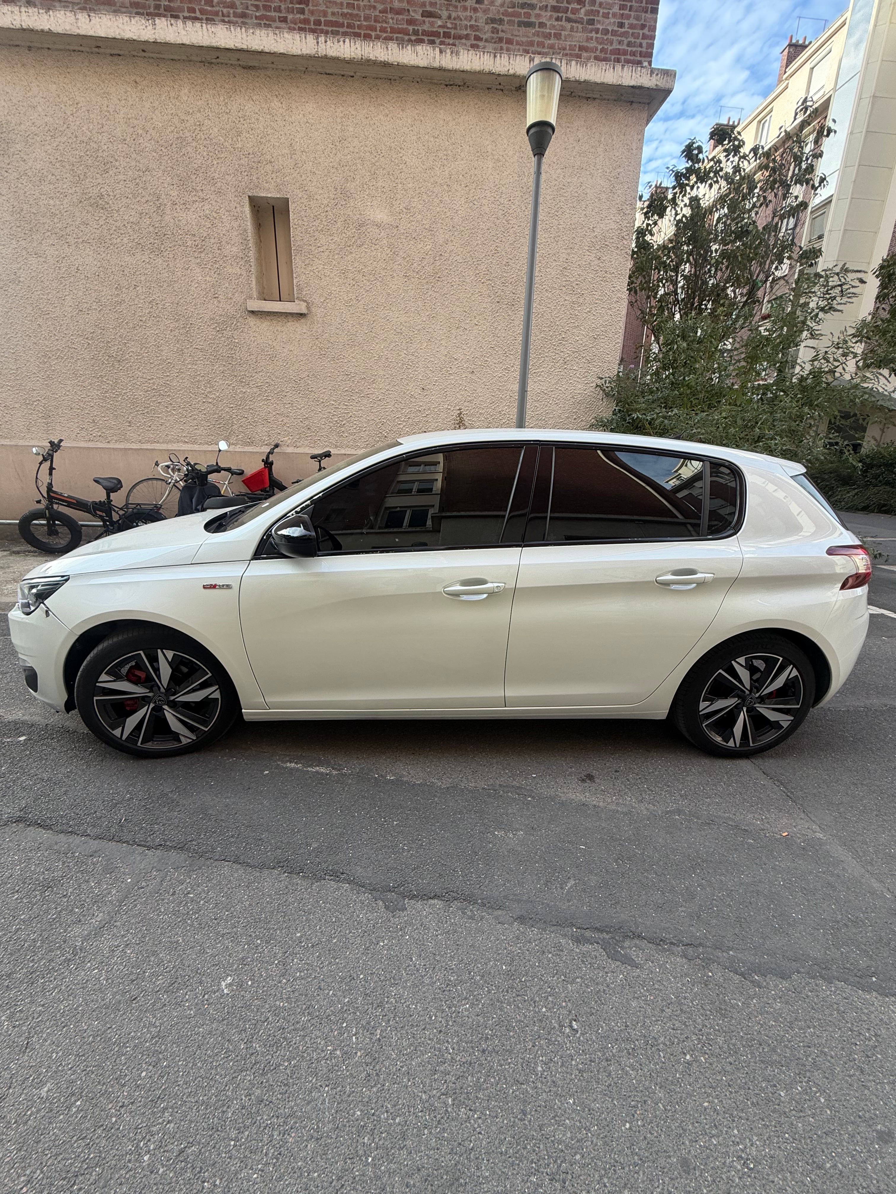 Peugeot 308 GT avec Climatisation