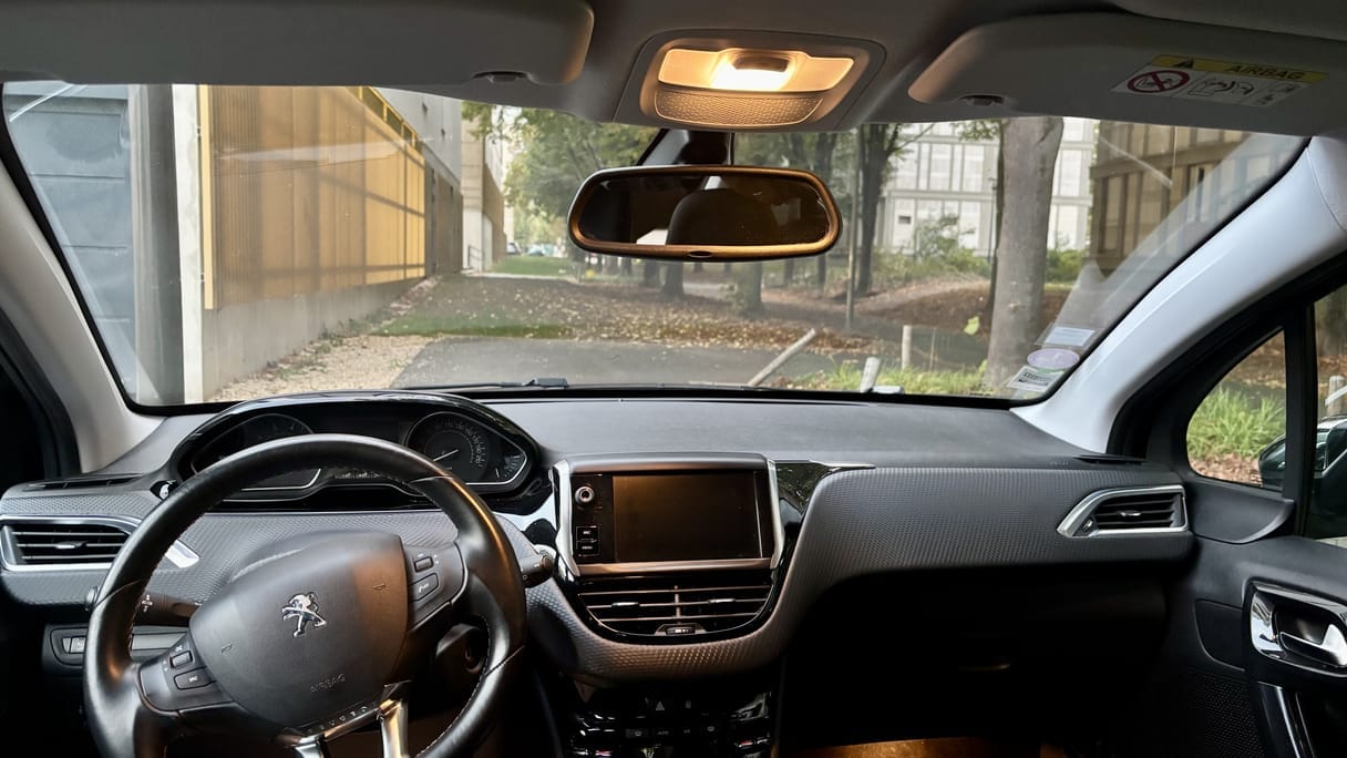 Peugeot 208 Business/DW avec Régulateur de vitesse