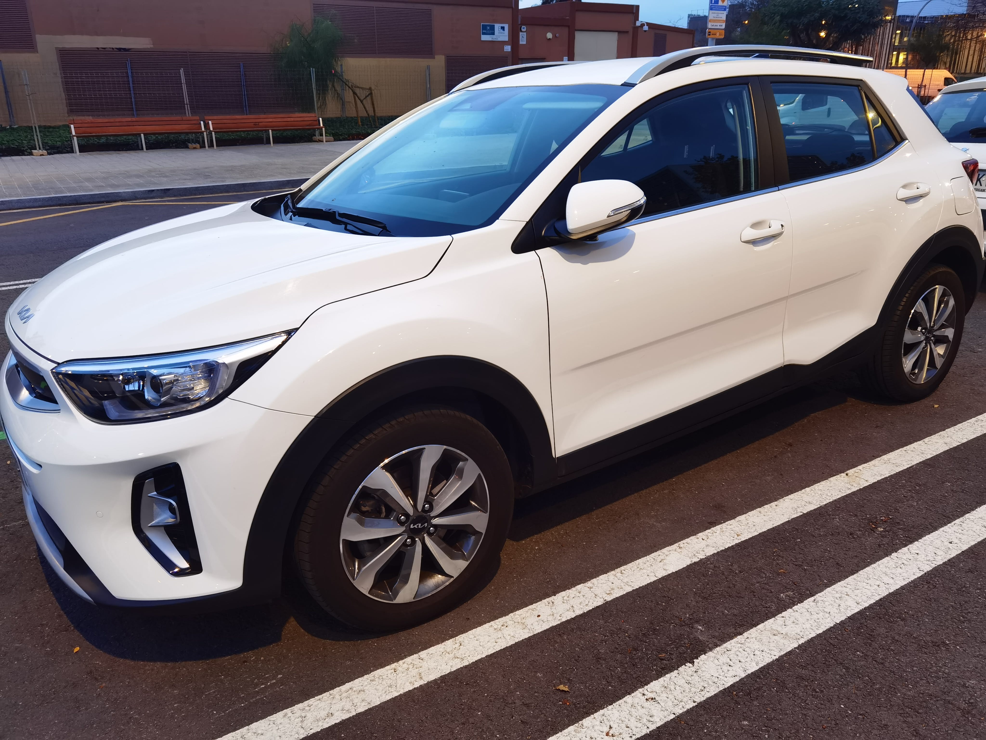 Kia Stonic, 2022, Gasolina 95 / Eléctrico (híbrido)