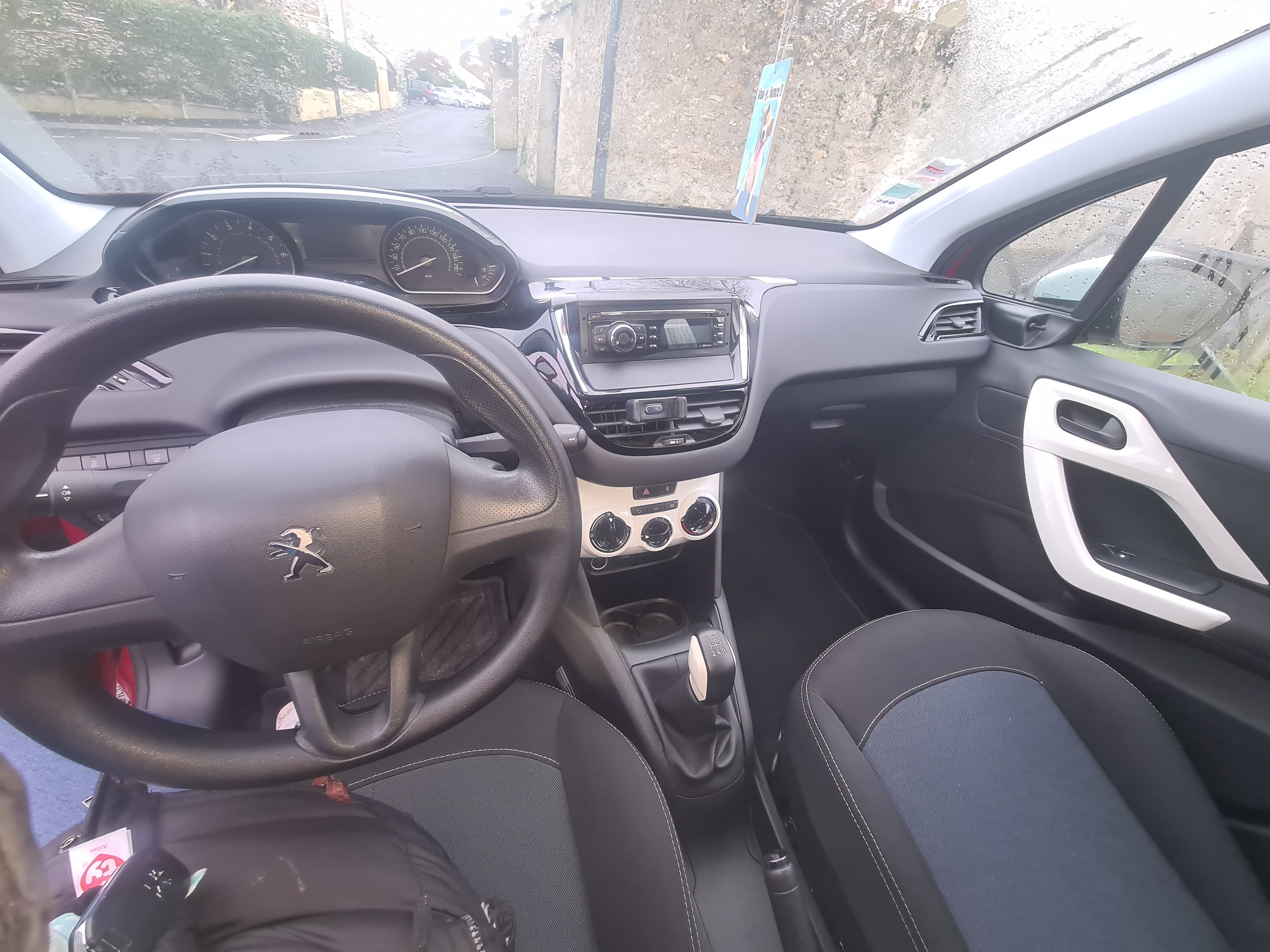 Peugeot 208 Essence avec Régulateur de vitesse