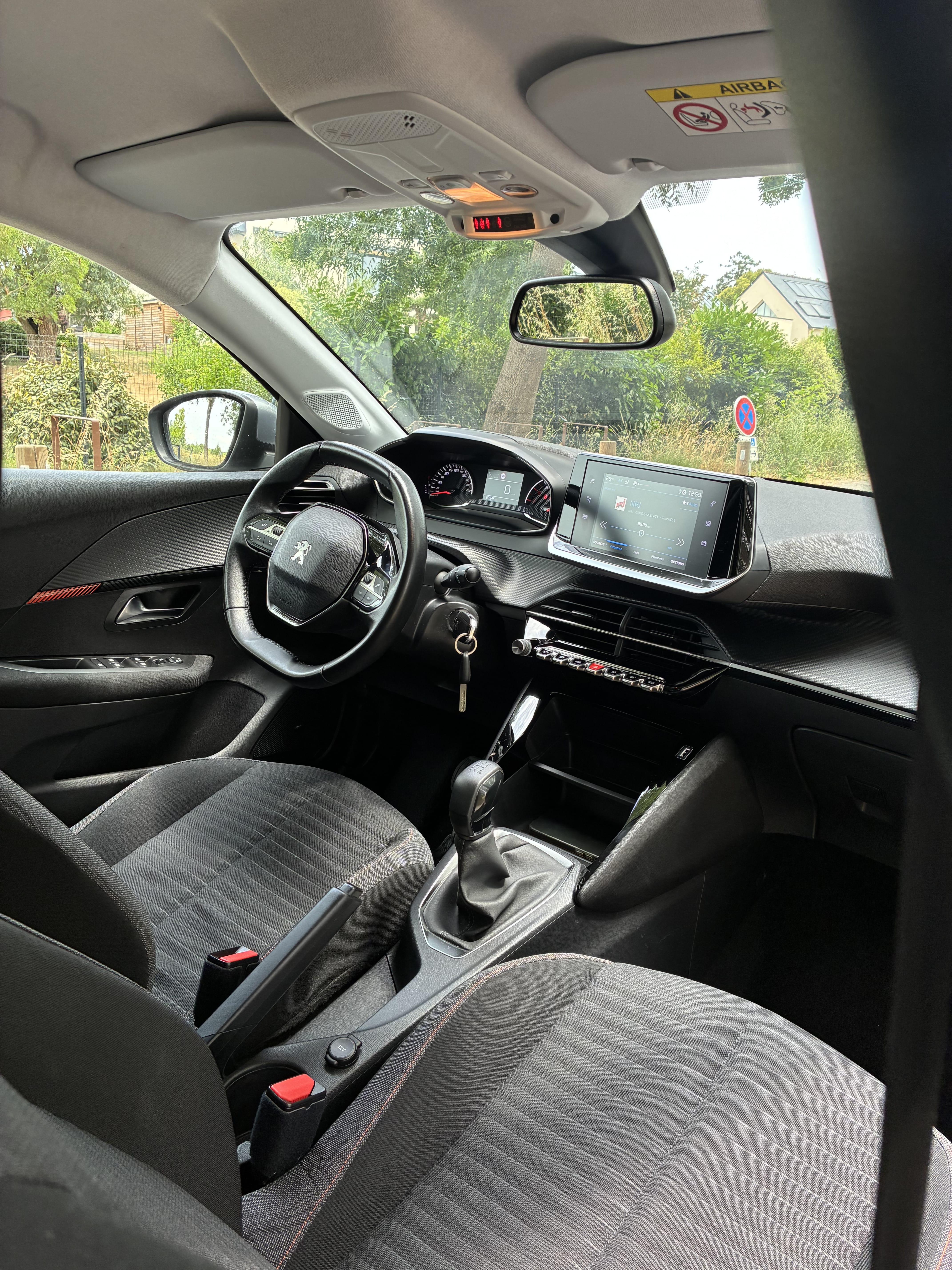 Peugeot 208 avec Siège bébé