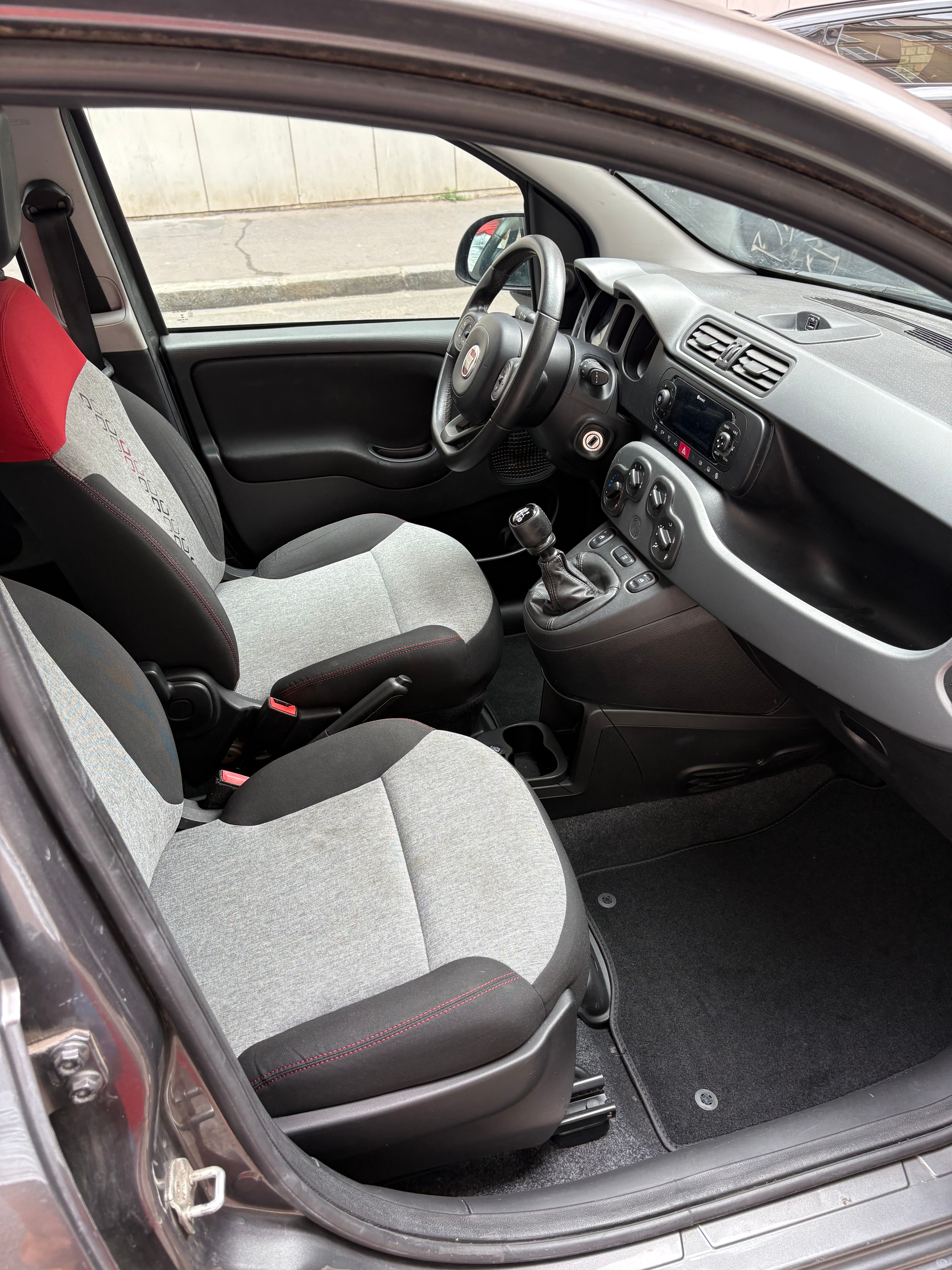 Fiat Panda 1.2 essence avec Autoradio