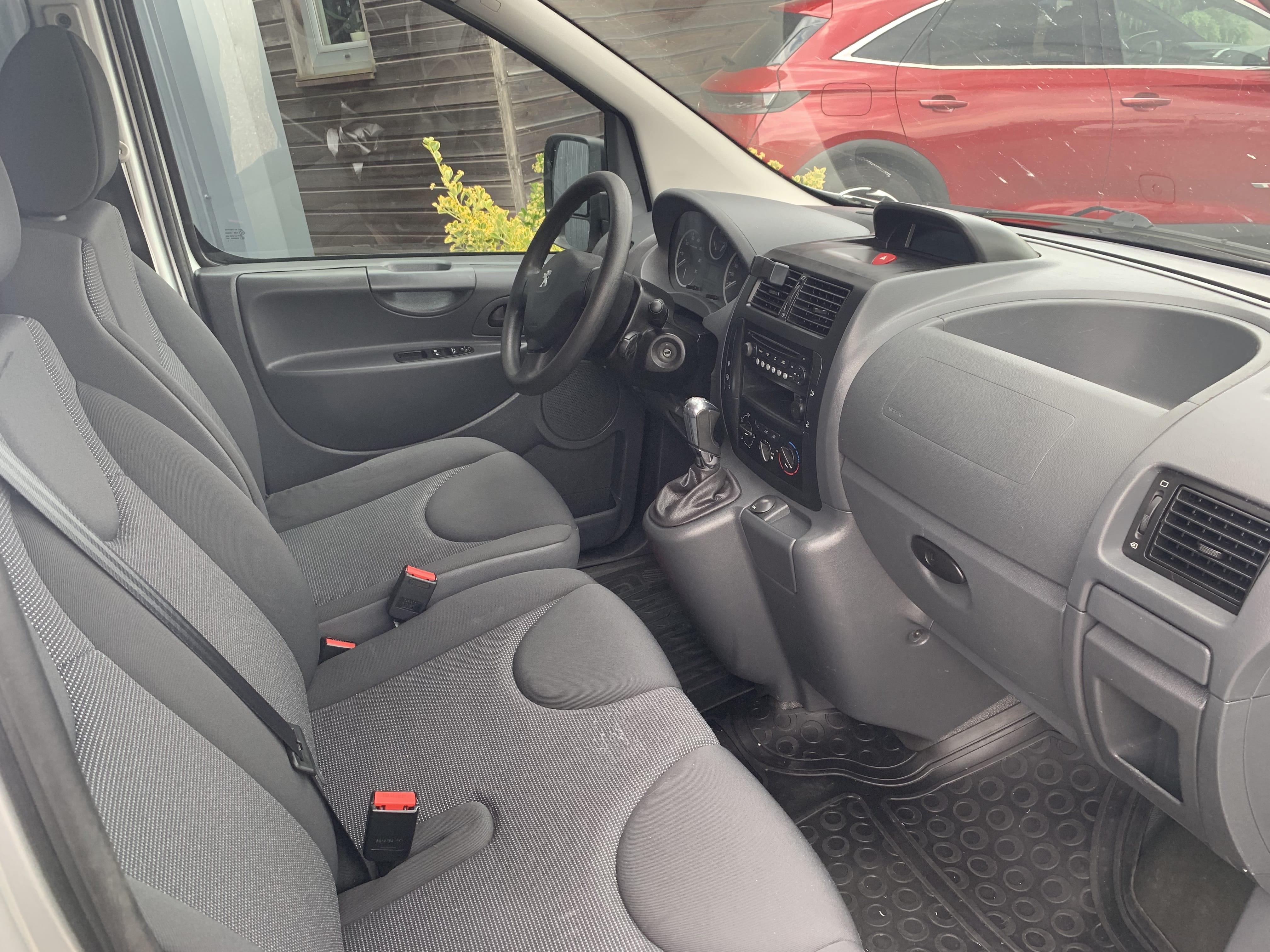 Peugeot Expert 2.0 HDI 163cv BOITE AUTOMATIQUE L2H1 avec Audio Bluetooth