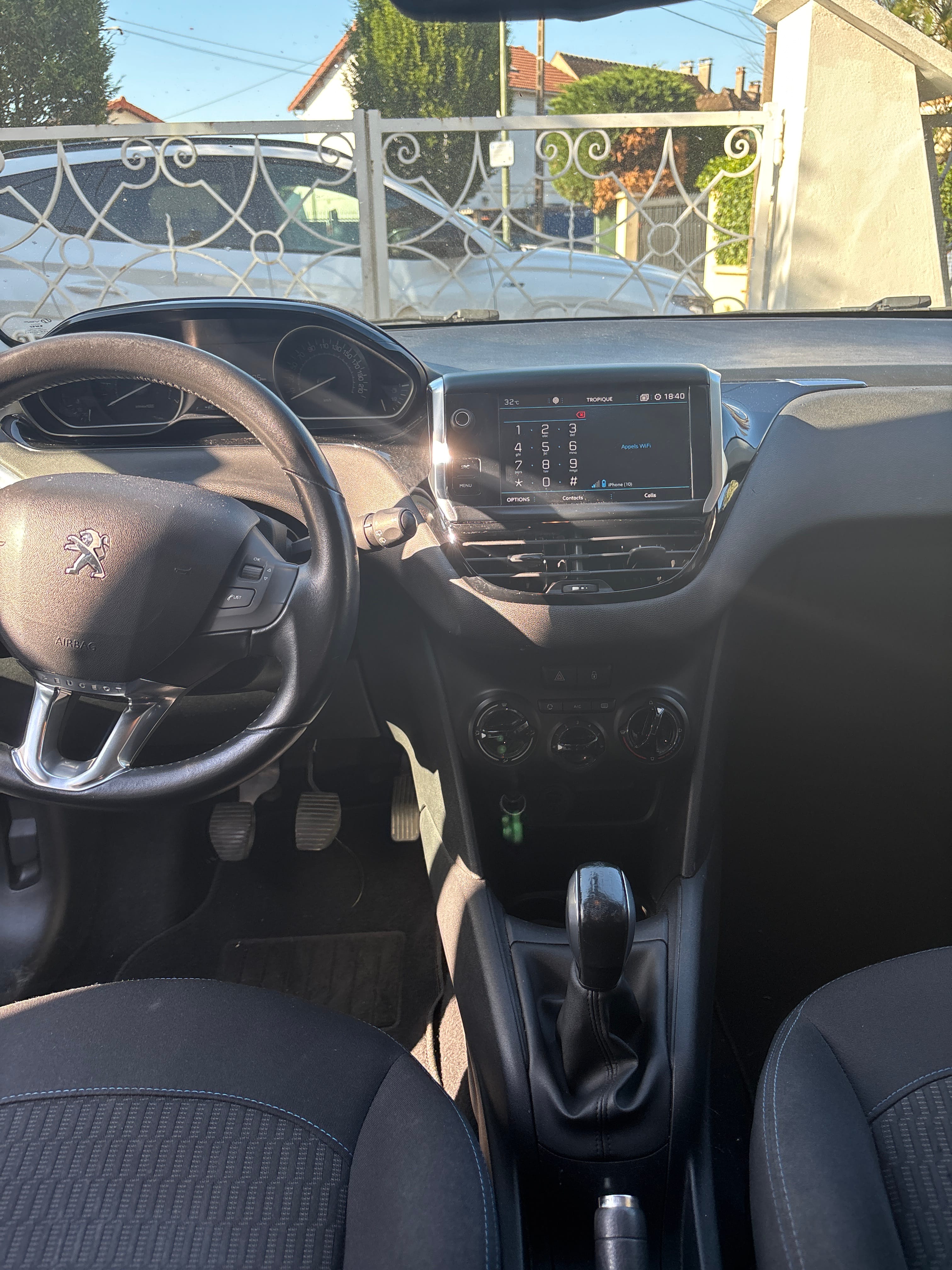 Peugeot 208 avec GPS