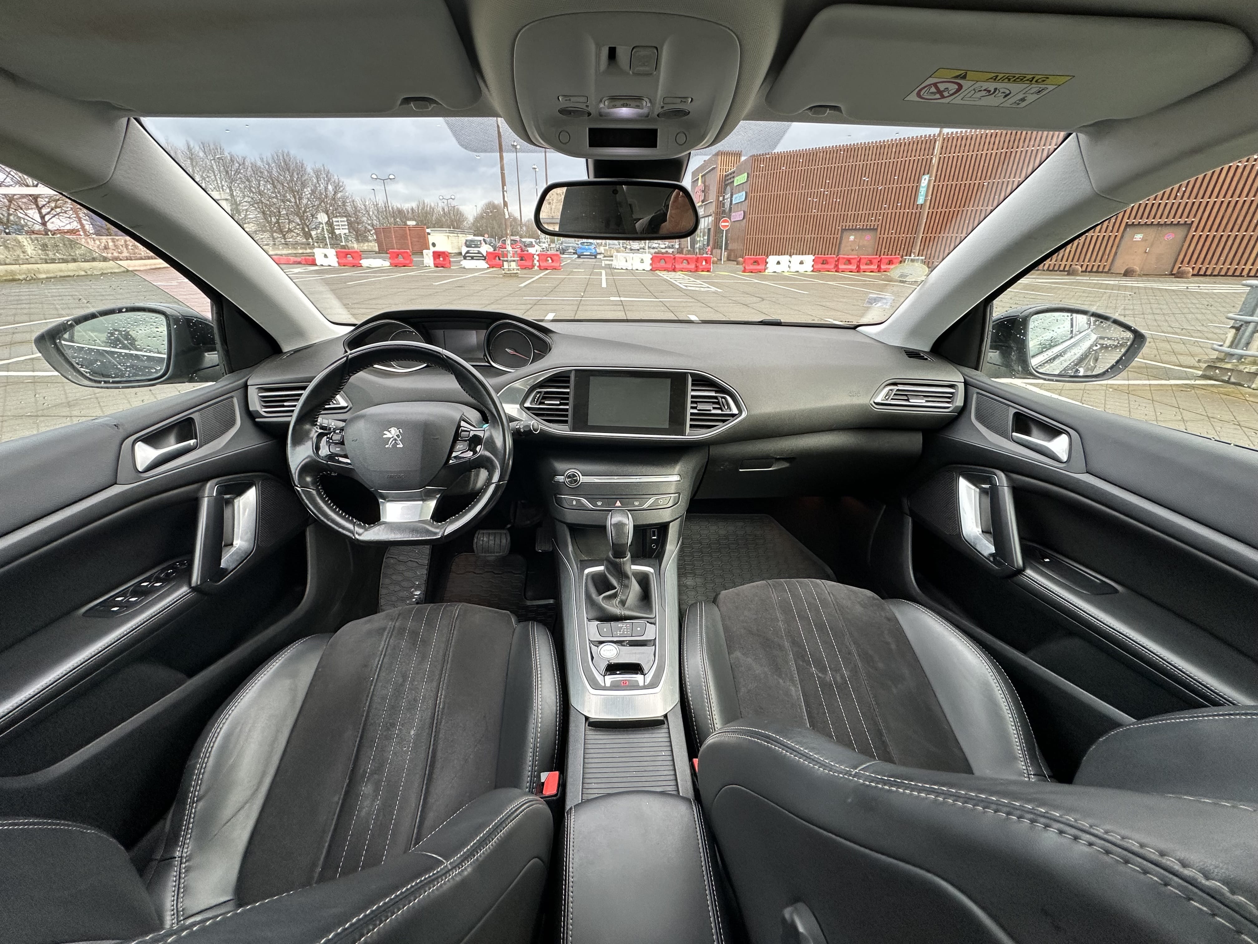 Peugeot 308 avec Siège bébé