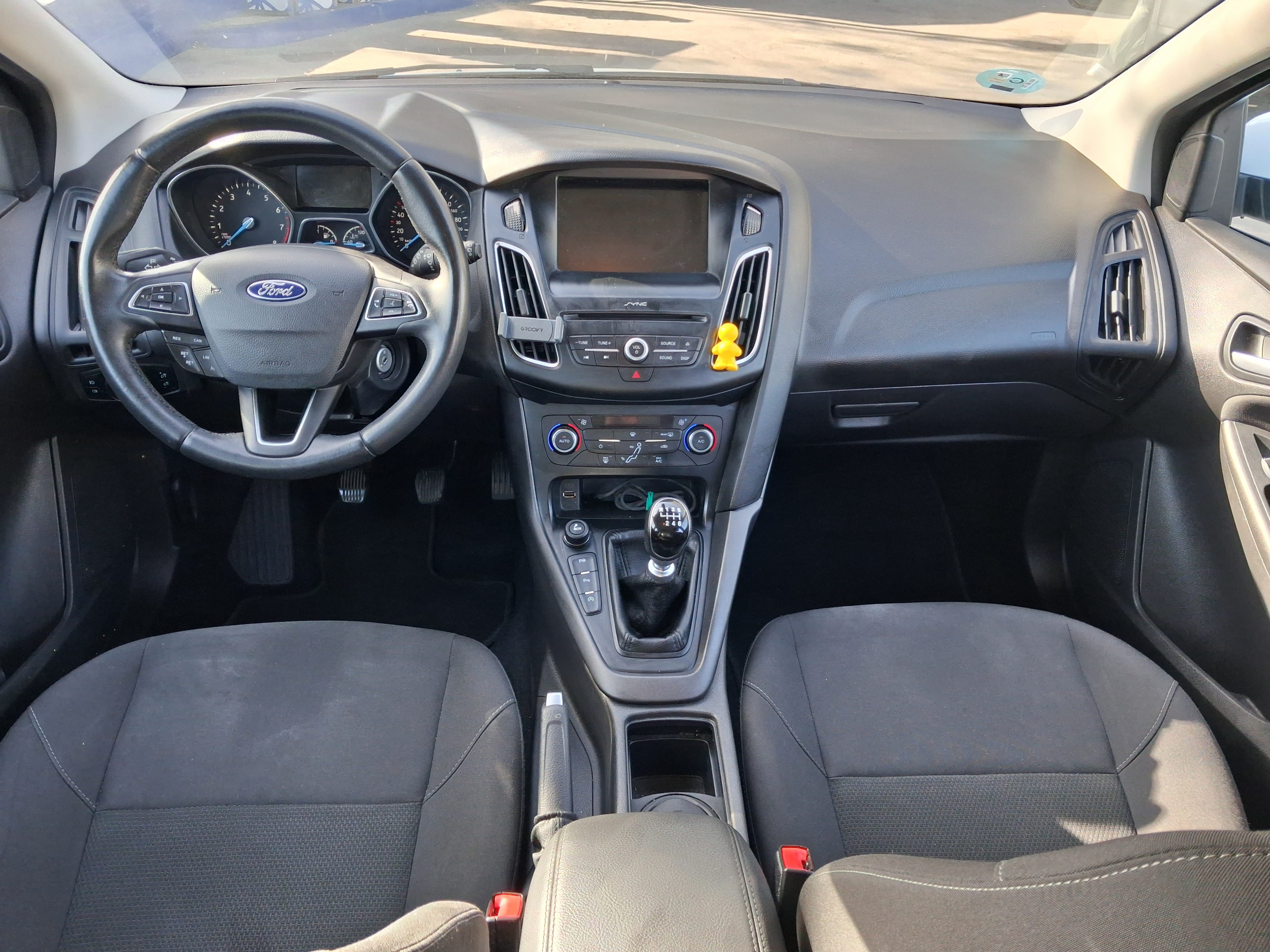 Ford Focus Turnier 1.0 EcoBoost mit Navigationsgerät