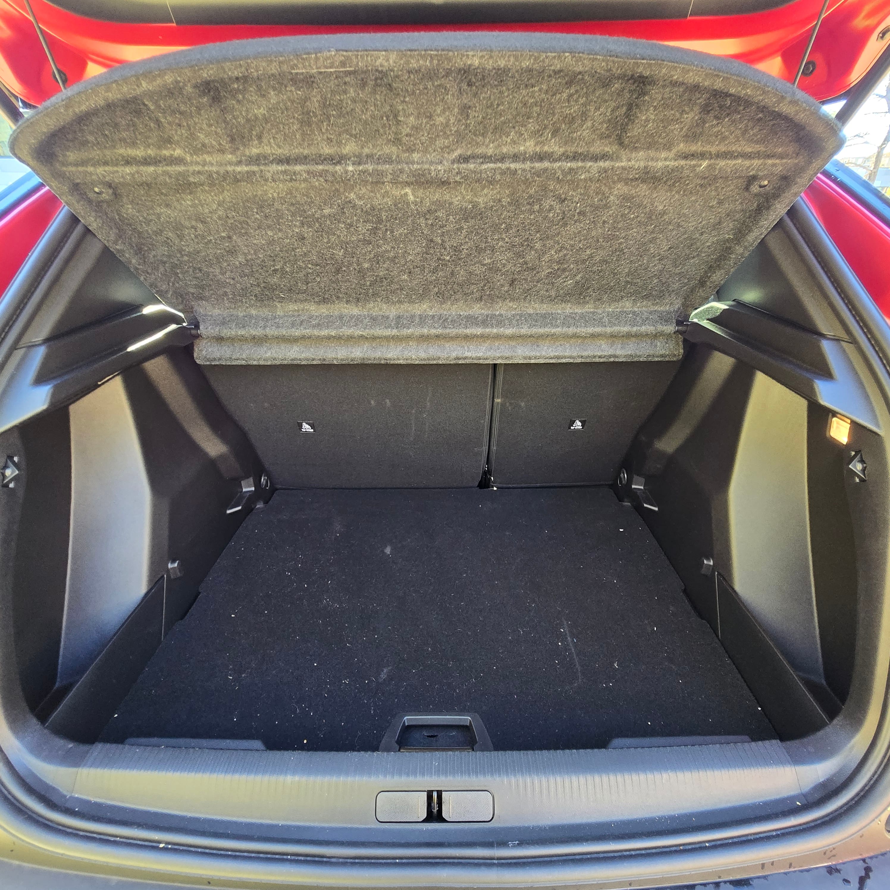 Peugeot 2008 GT hybride • Toit Pano • Caméra 360 HD • Alcantara avec Android Auto