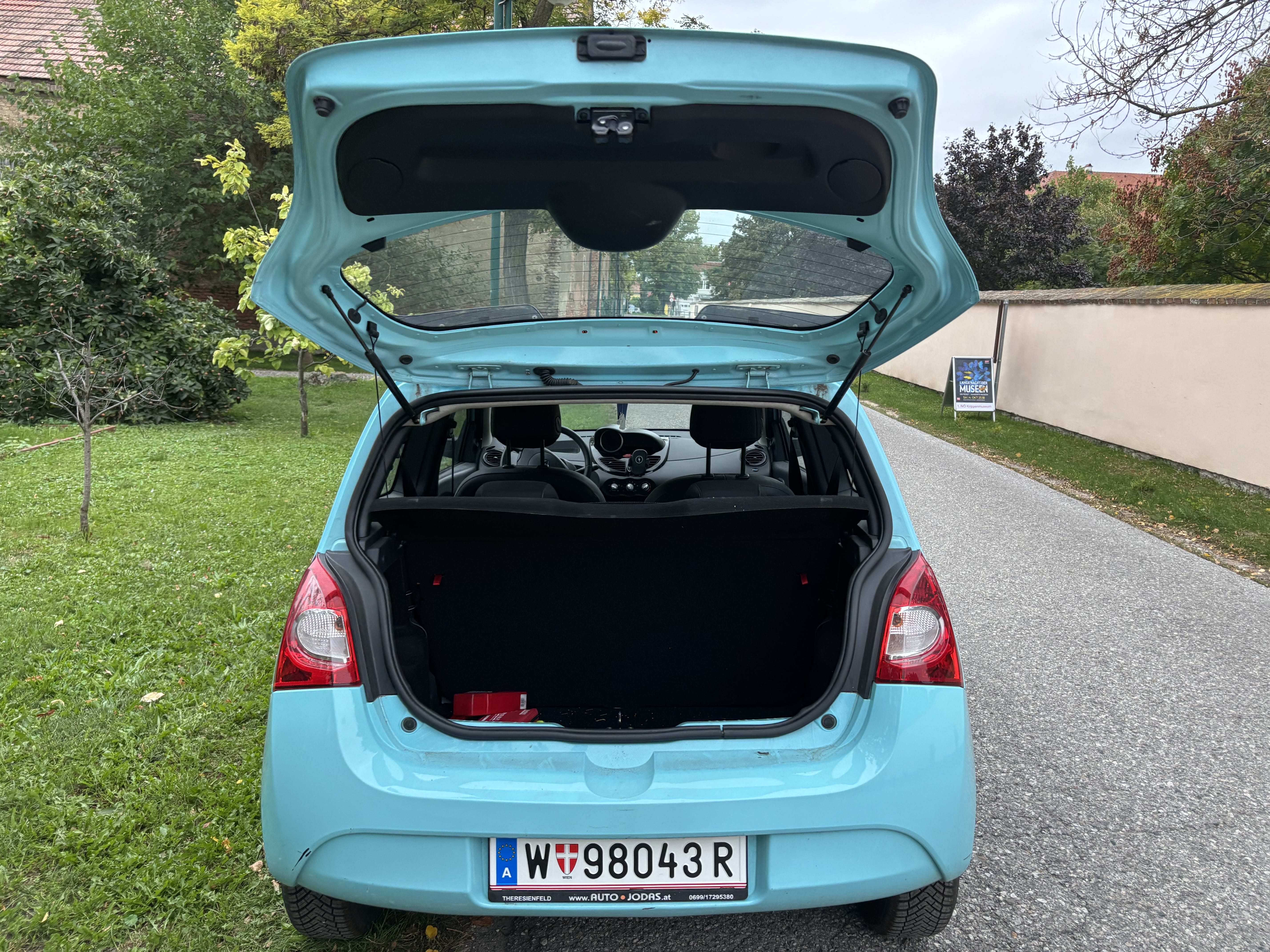 Renault Twingo with Bluetooth audio