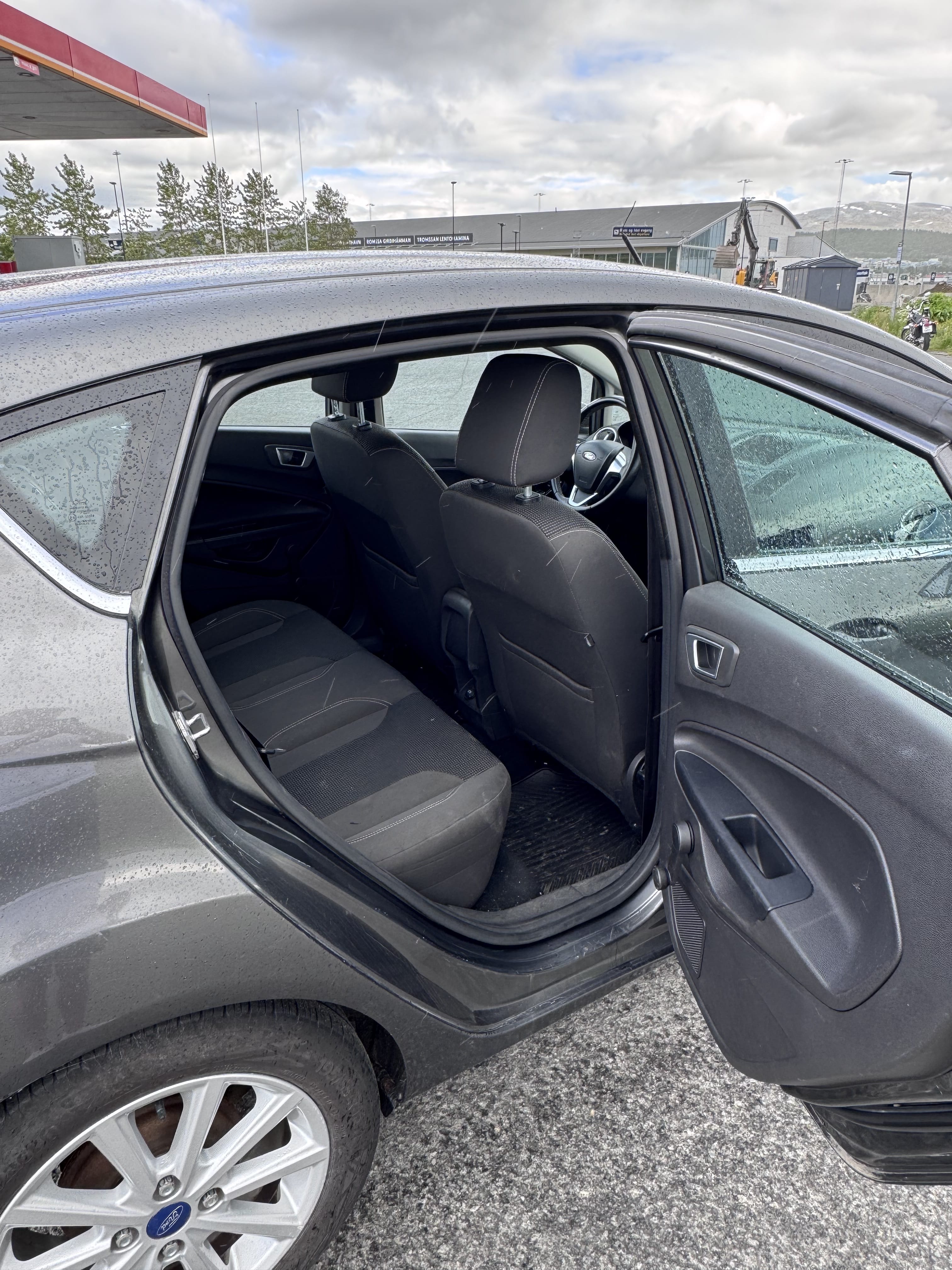 Ford Fiesta avec Siège bébé