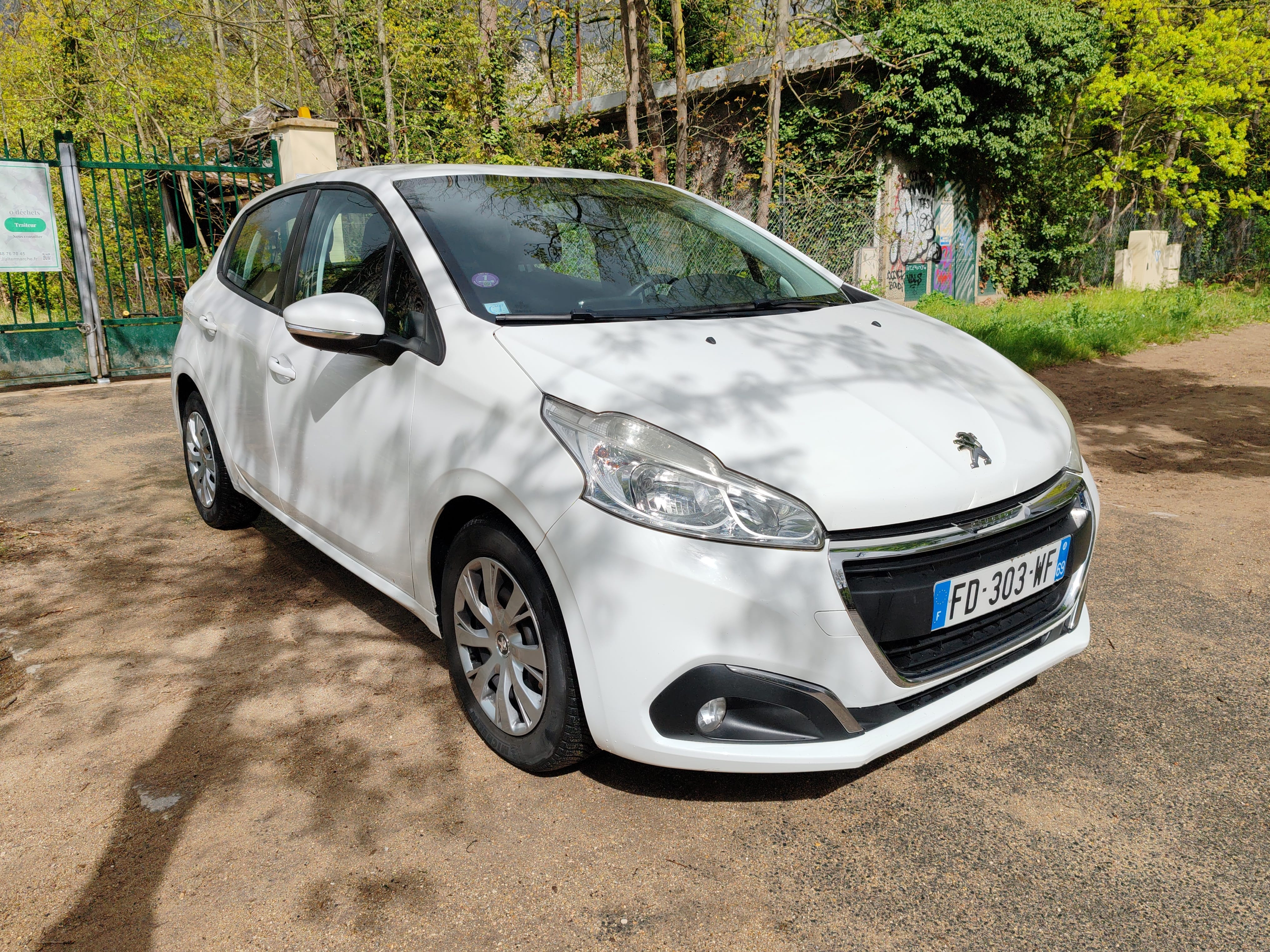 Peugeot 208 Essence avec Apple CarPlay