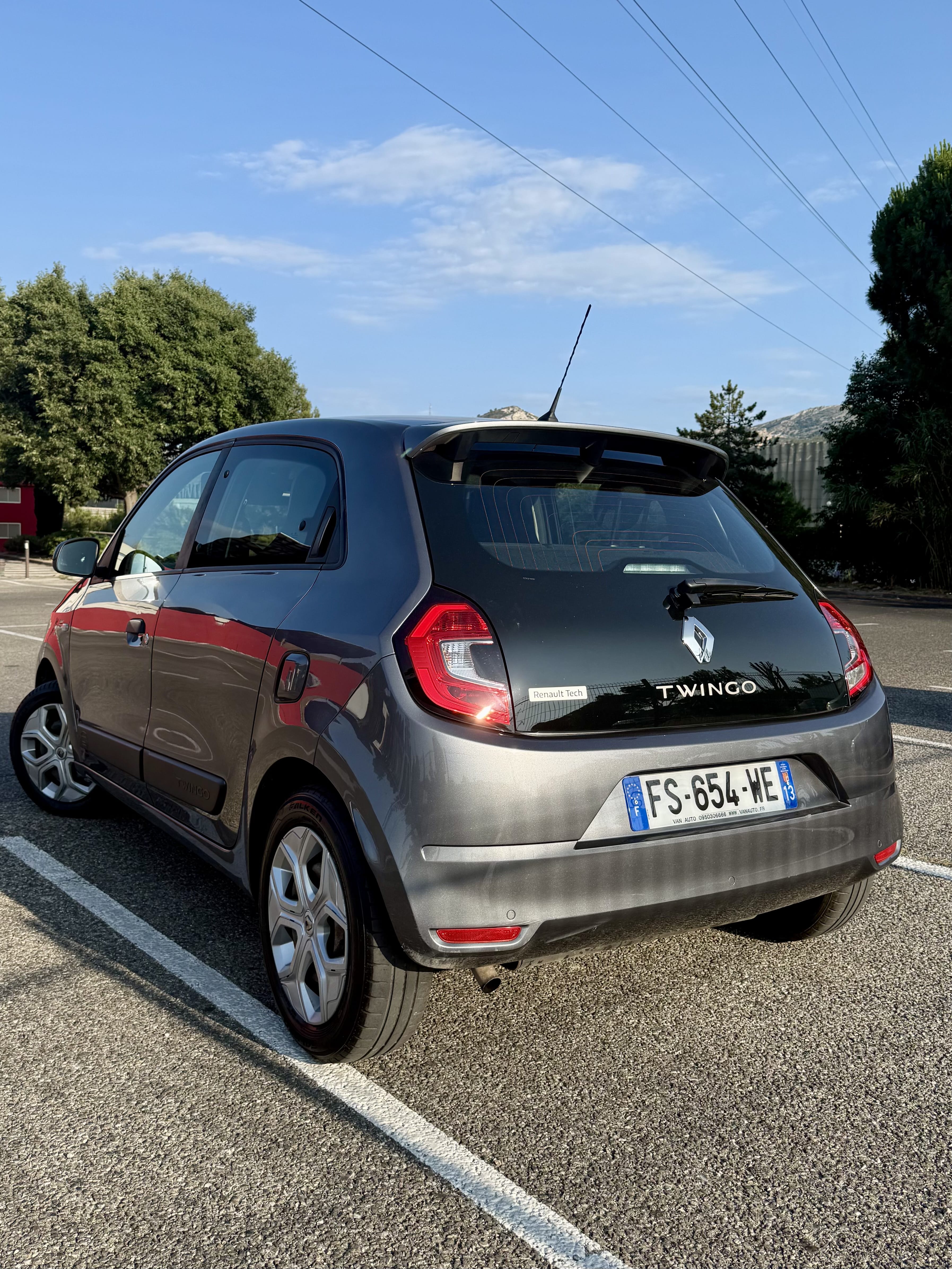 Renault Twingo III with Baby seat