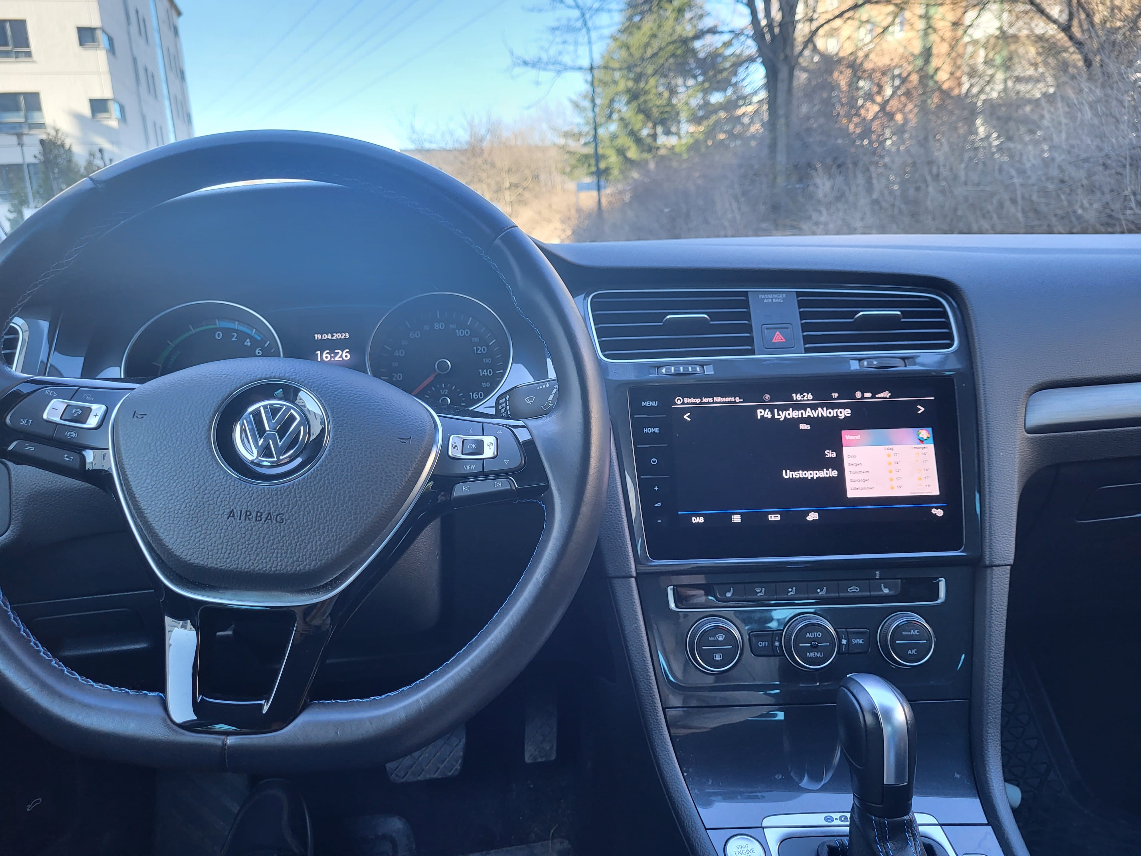 Volkswagen e-Golf with Bluetooth audio