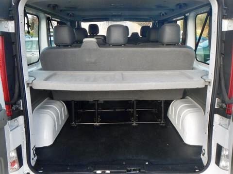 Renault Trafic Passenger  Louez le Renault Trafic 9 places – Confort, Espace et Économie pour Vos Déplacements !