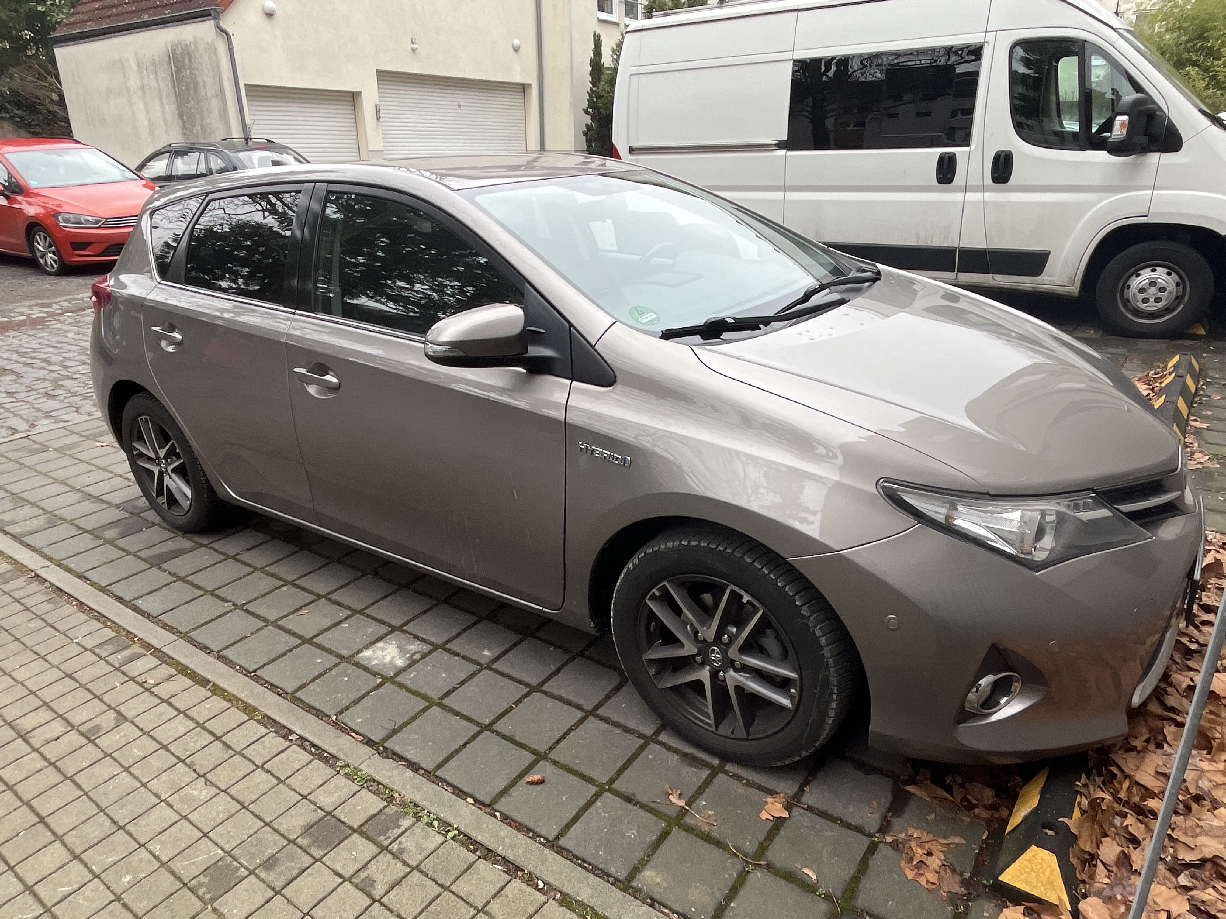 Toyota Auris, 2015, Super 95 / Elektro (Hybrid), Automatik