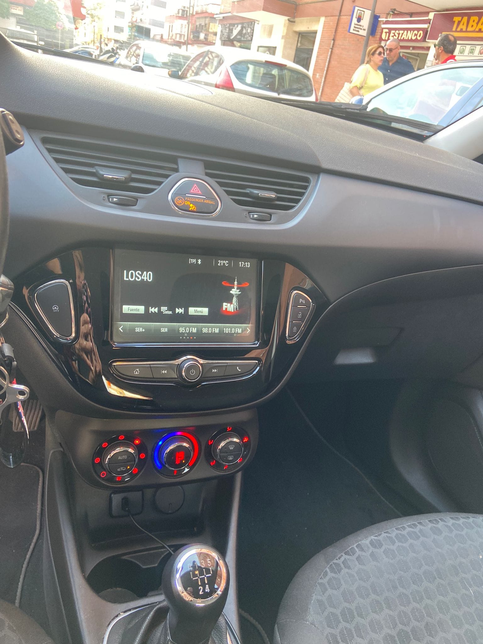 Opel Corsa con Entrada de Audio/iPod