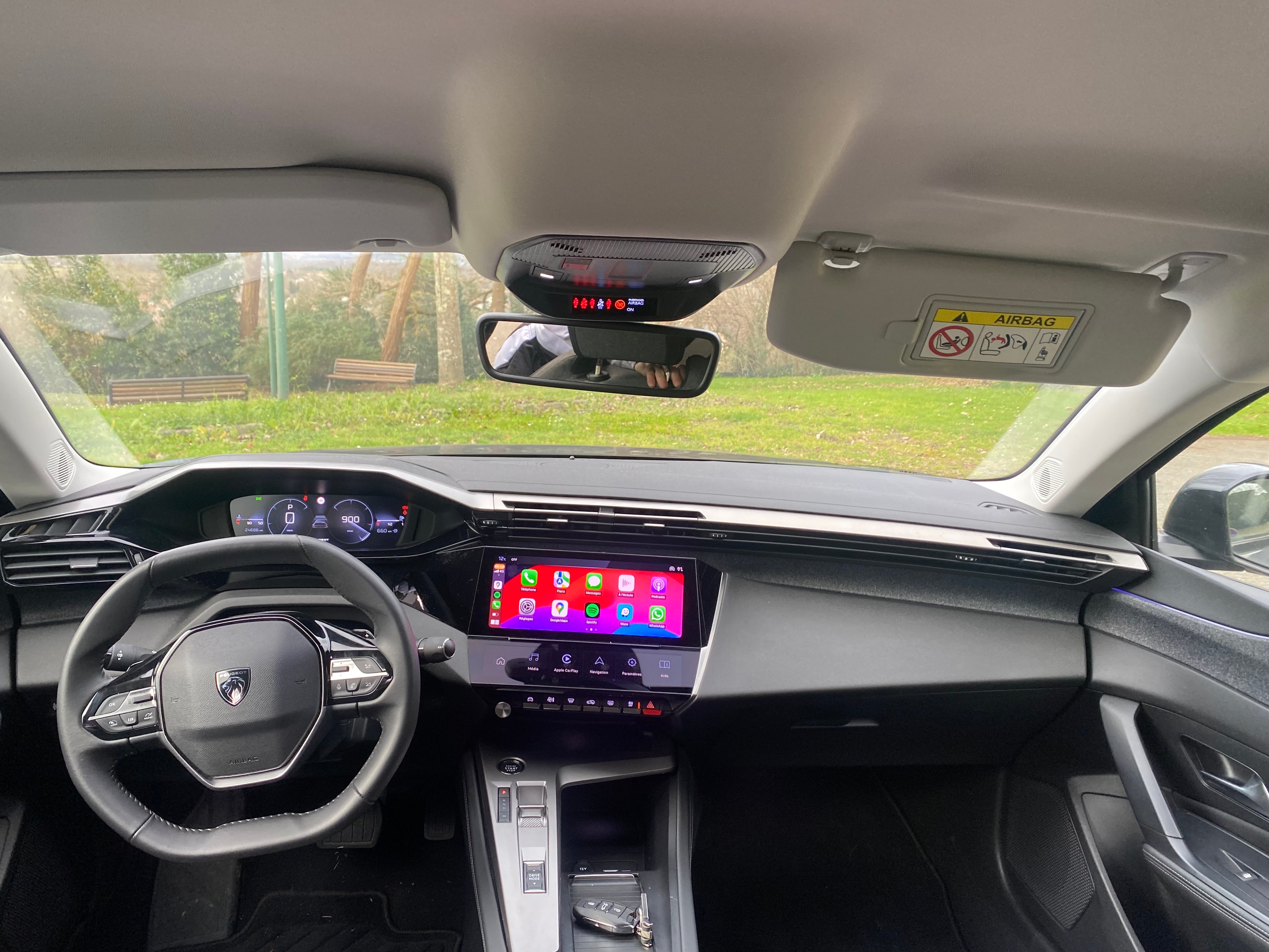 Peugeot 408 avec GPS