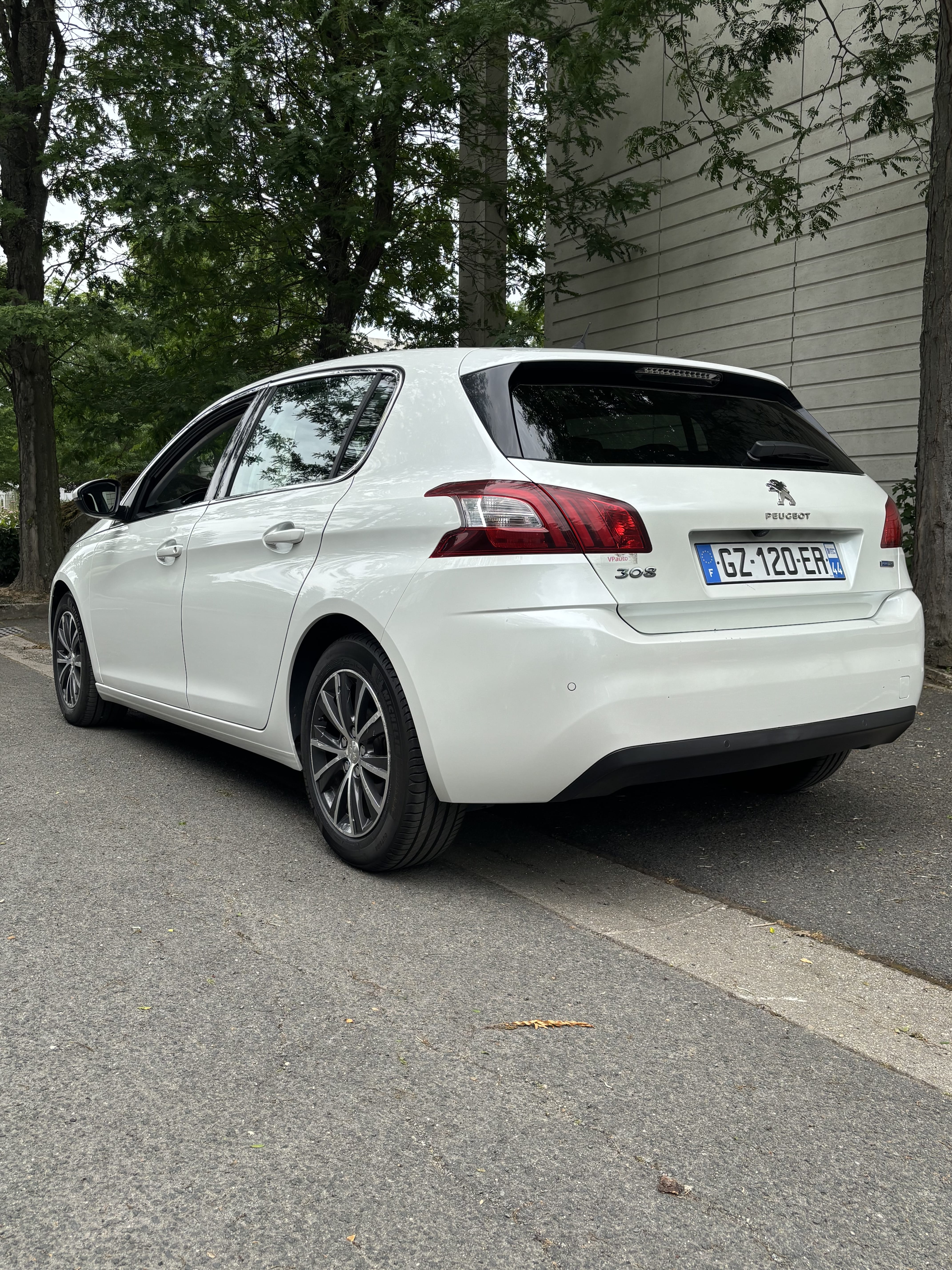 Peugeot 308 Allure 1.2L 130cv essence EAT6 | Toit panoramique | caméra de recul avec Régulateur de vitesse