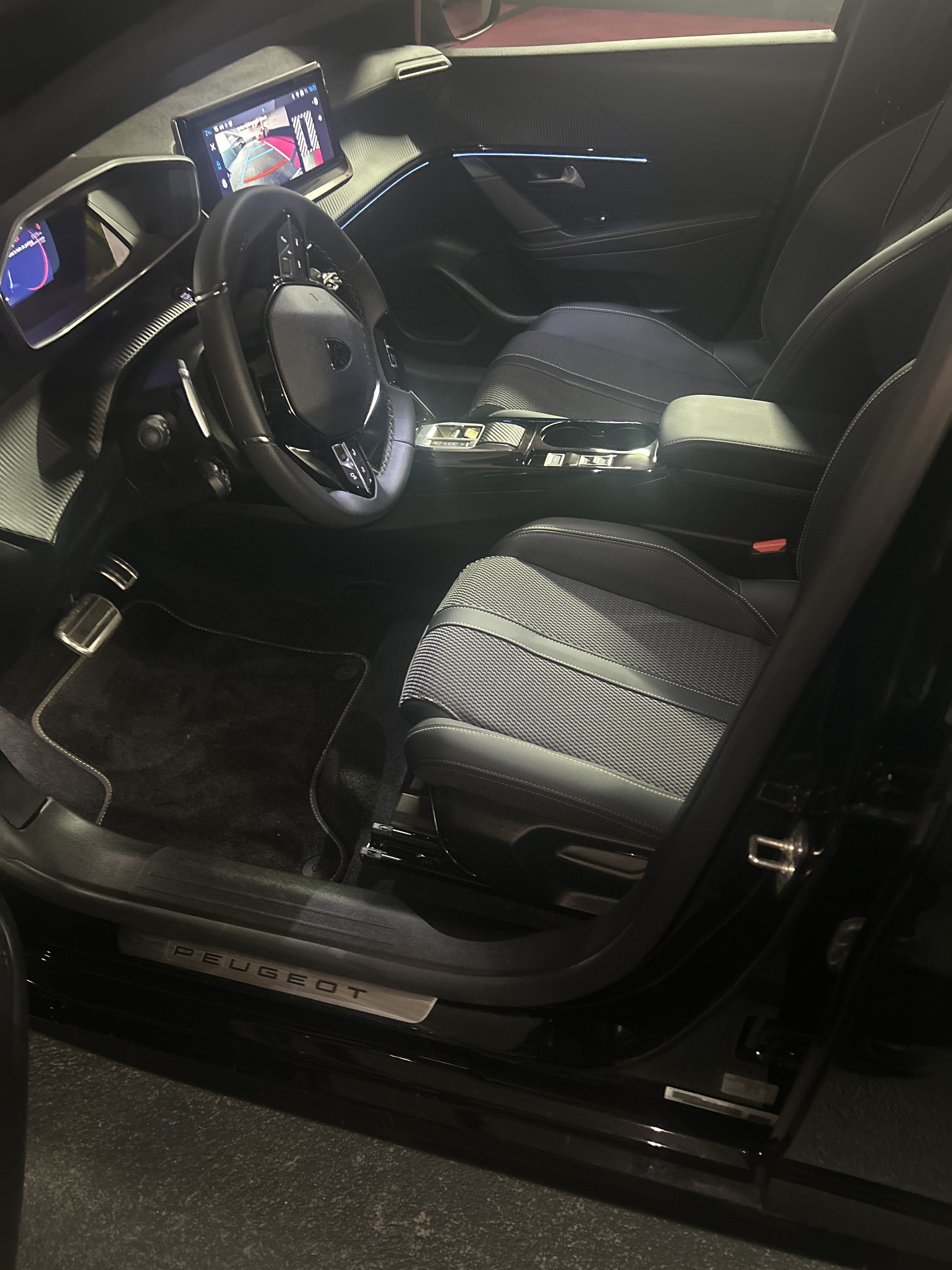 Peugeot 208 avec Dashcam