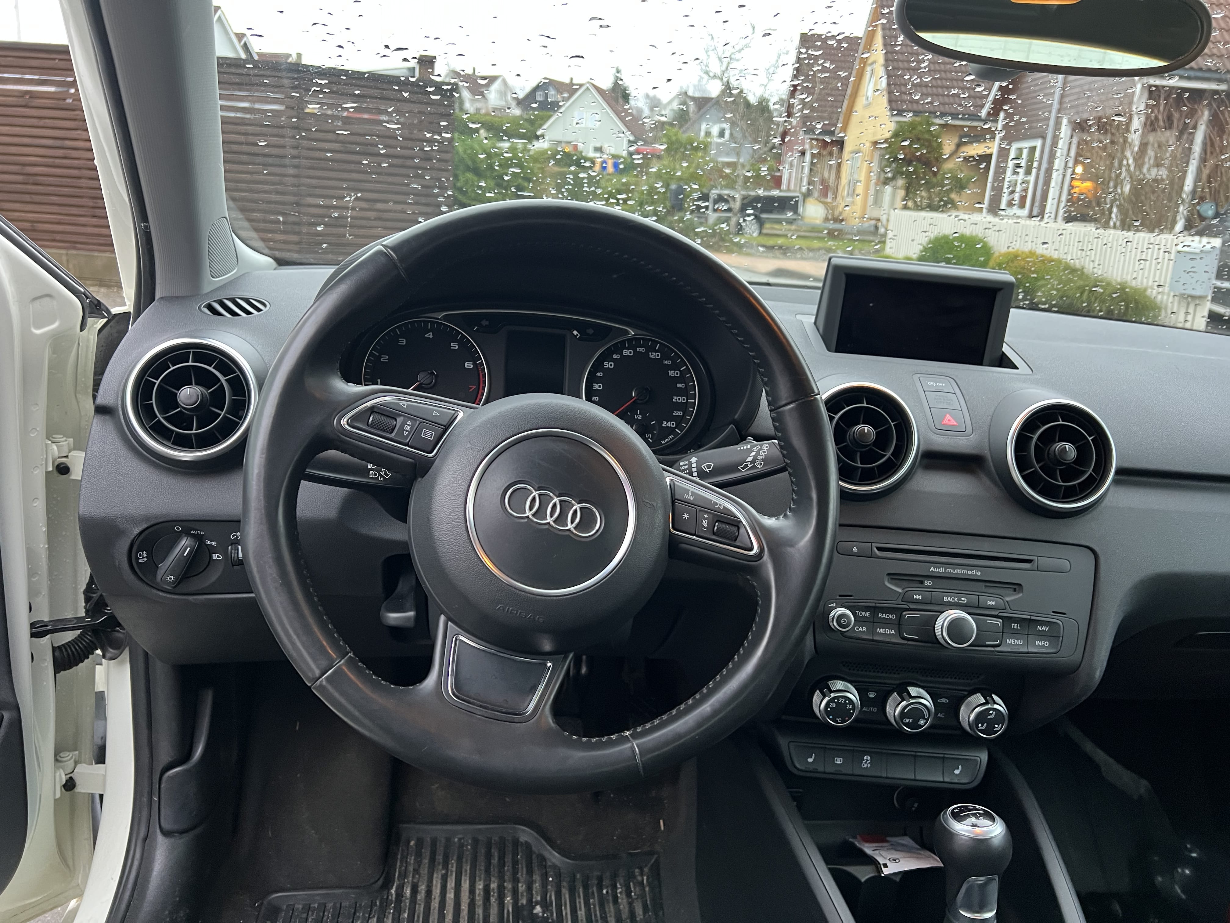 Audi A1 1.2 TFSI 86HK with Audio / iPod input