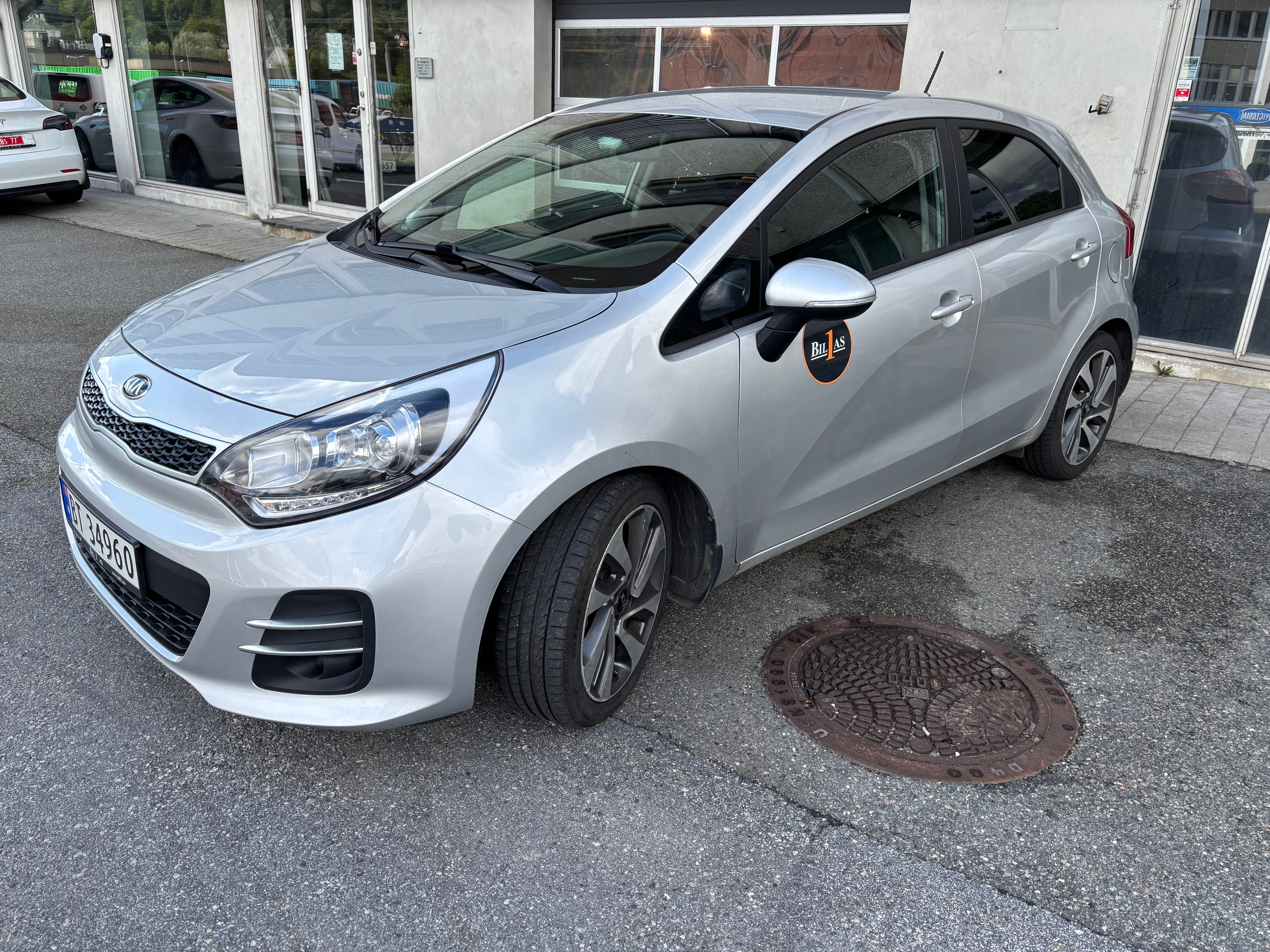 Kia Rio 1.2 84hk Bensin 5 seter med Bluetooth audio