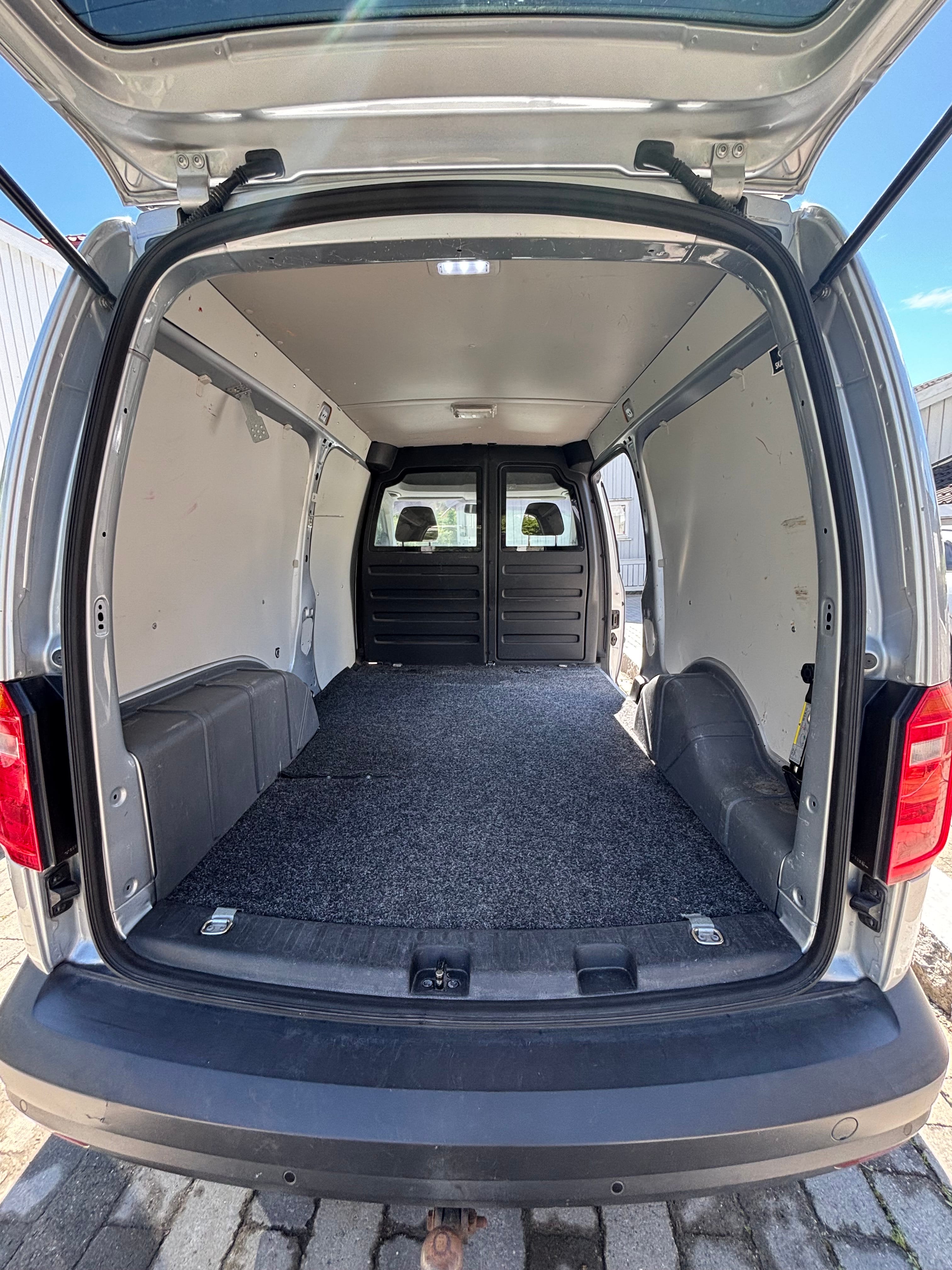 Volkswagen Caddy Maxi Varebil 150hk diesel automat lasterom 225cm x 150cm mit USB-Ladeanschlüsse